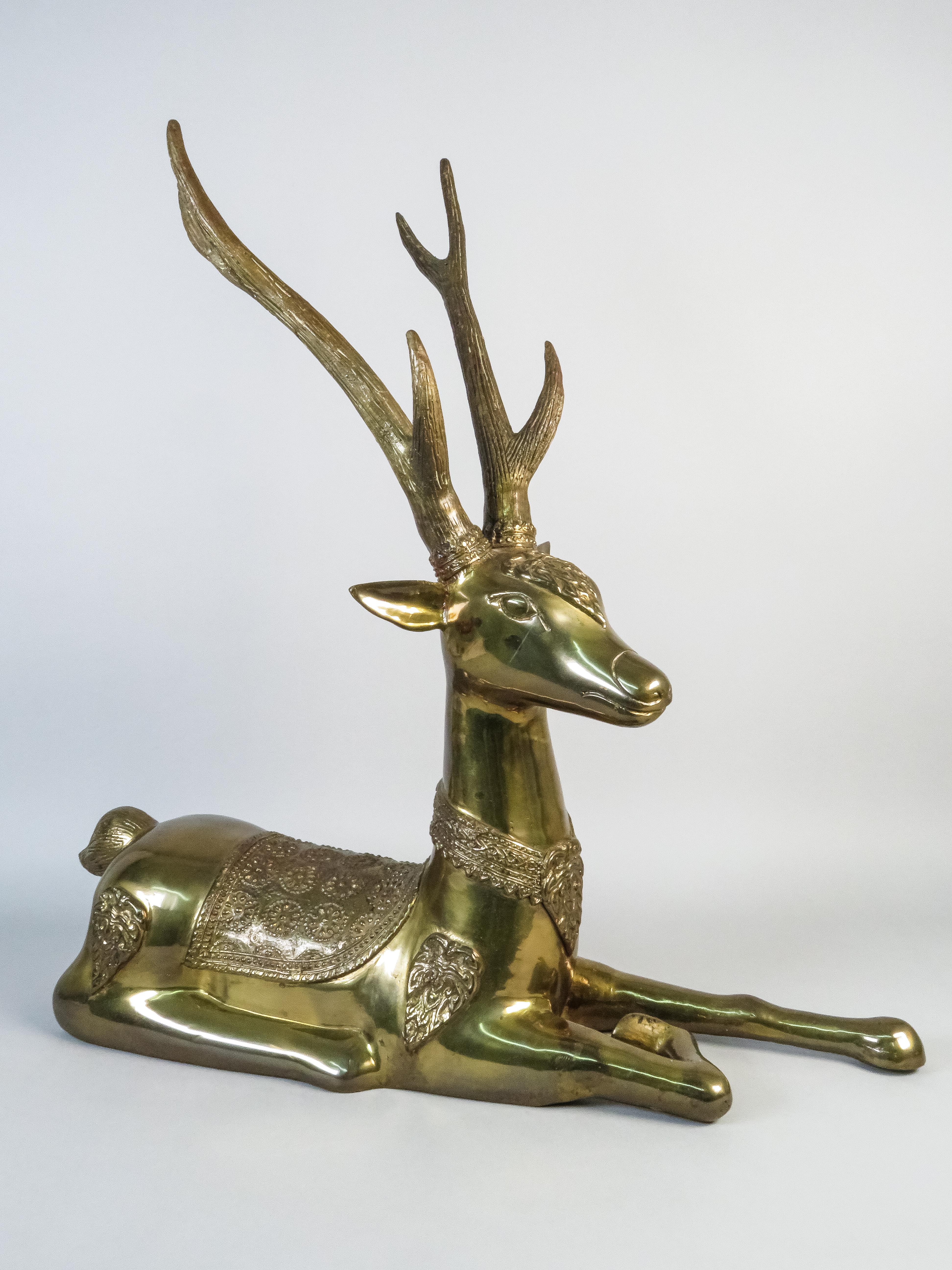 Two 20th-century gilt bronze deer sculptures In Good Condition For Sale In Madrid, España