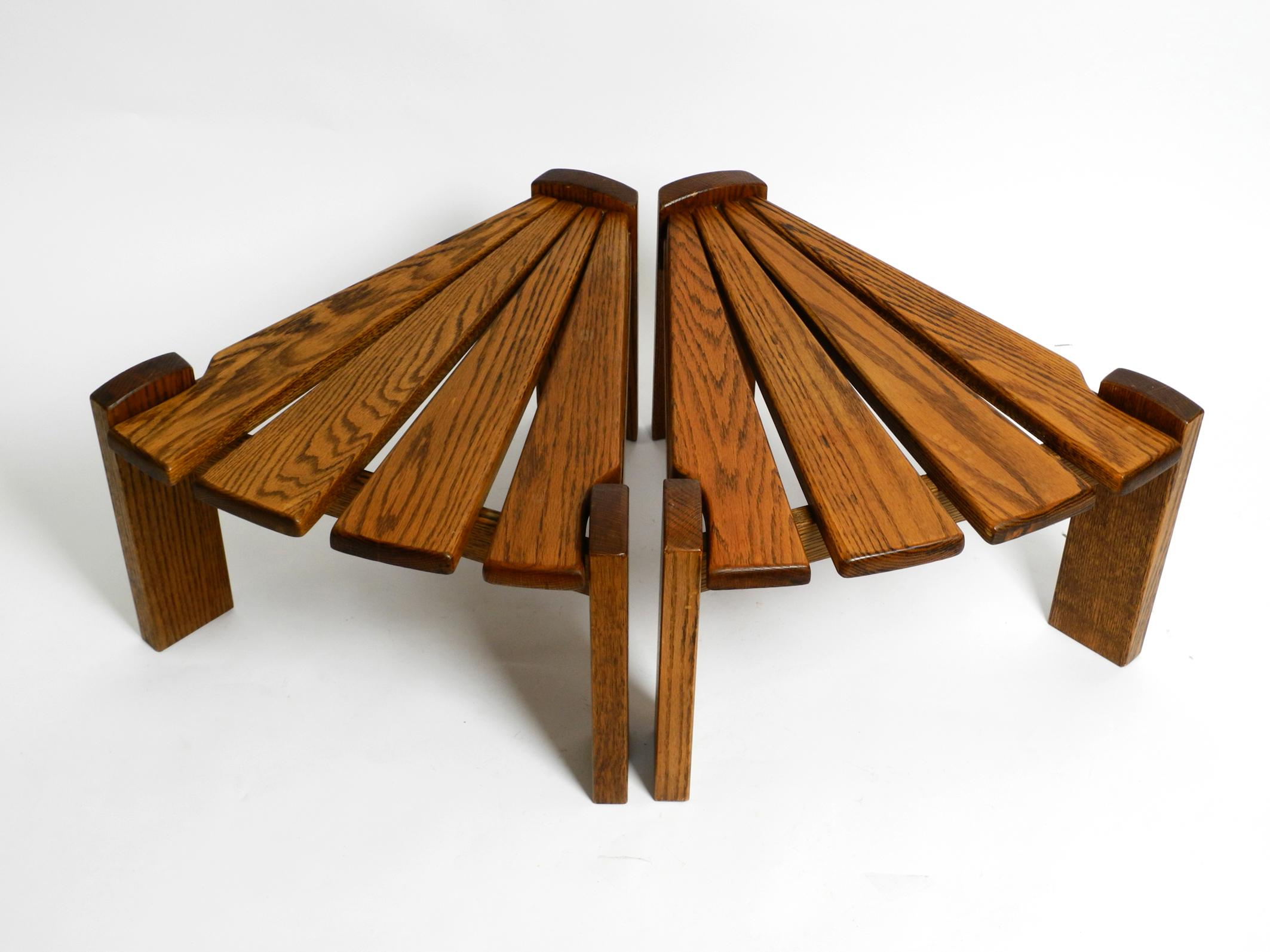 Zwei 50er Jahre Beistell- oder Couchtische in Dreiecksform von Dittman für Awa Radbound (Moderne der Mitte des Jahrhunderts) im Angebot