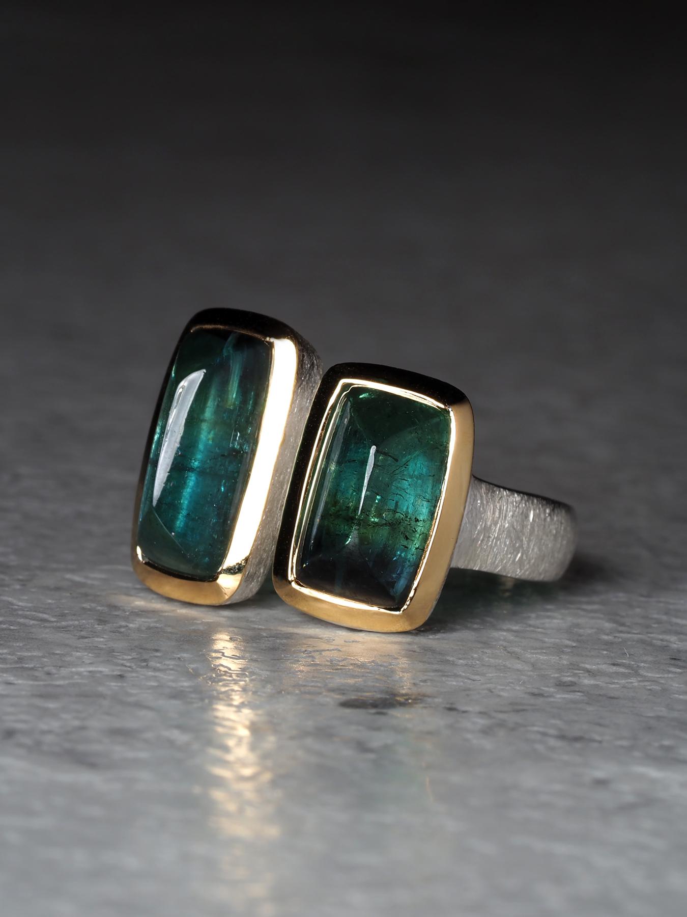 Anello con due tormaline verdi da 7 carati in oro 18 carati e argento sterling, regalo fatto a mano In condizioni Nuovo in vendita a Berlin, DE