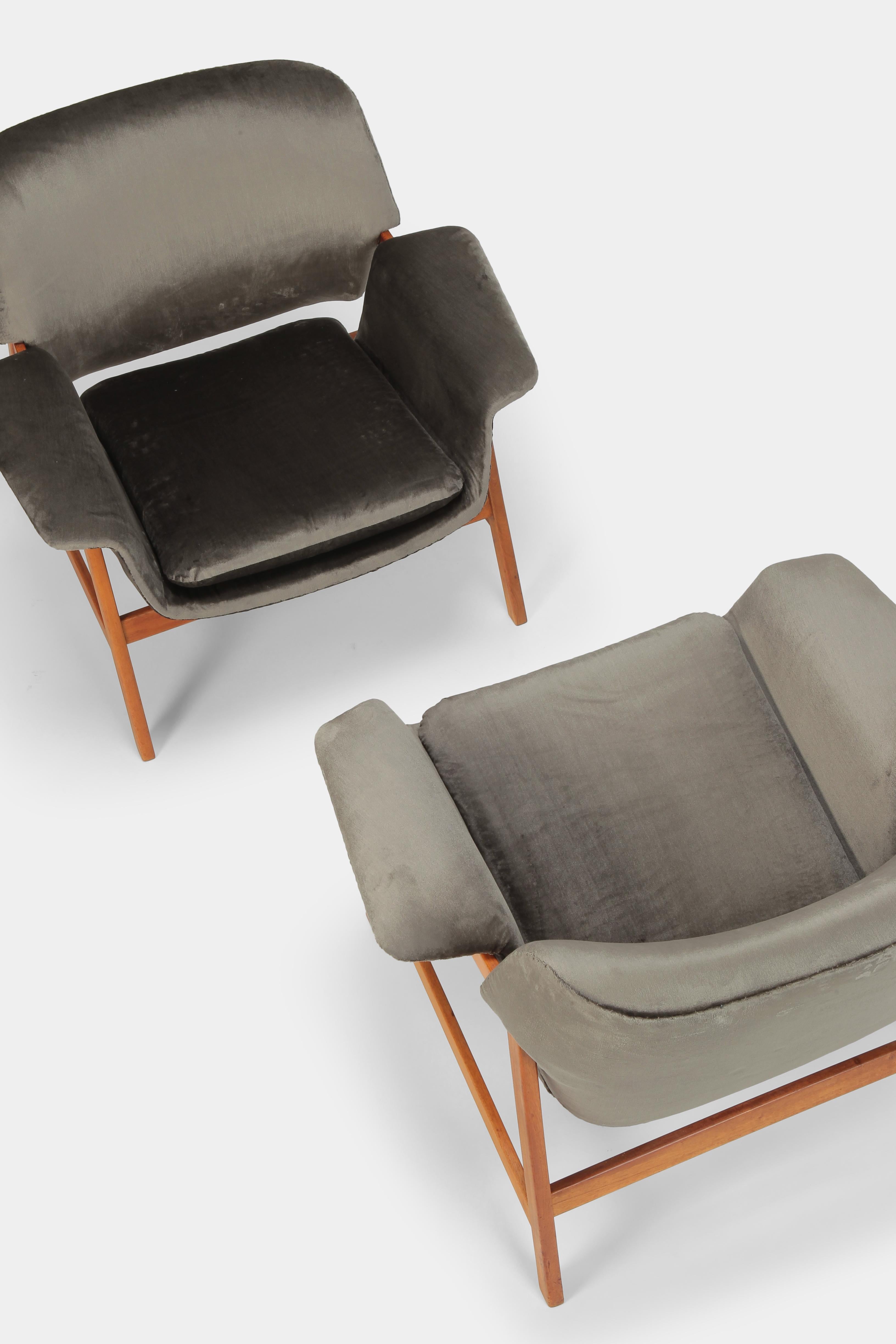 Mid-20th Century Two 849 Armchairs by Gianfranco Frattini for Cassina