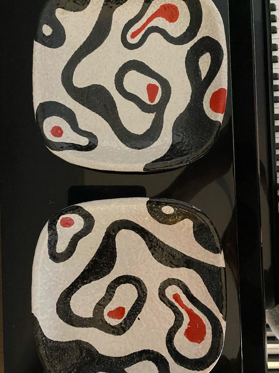 Mid-Century Two Abstract Italian Ceramic Dishes/ Plates In Good Condition In Waddinxveen, ZH