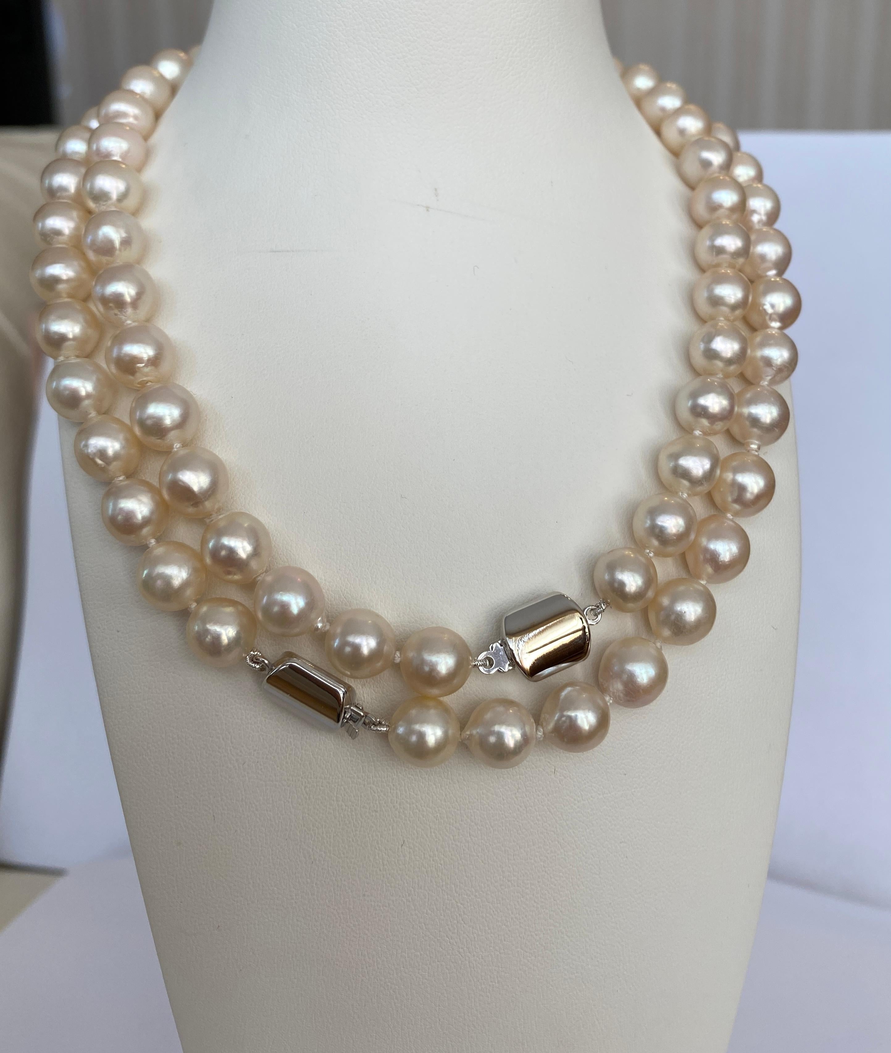Uncut Two Akoya pearl necklace with 18 kt white gold clasp