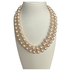 Two Akoya pearl necklace with 18 kt white gold clasp