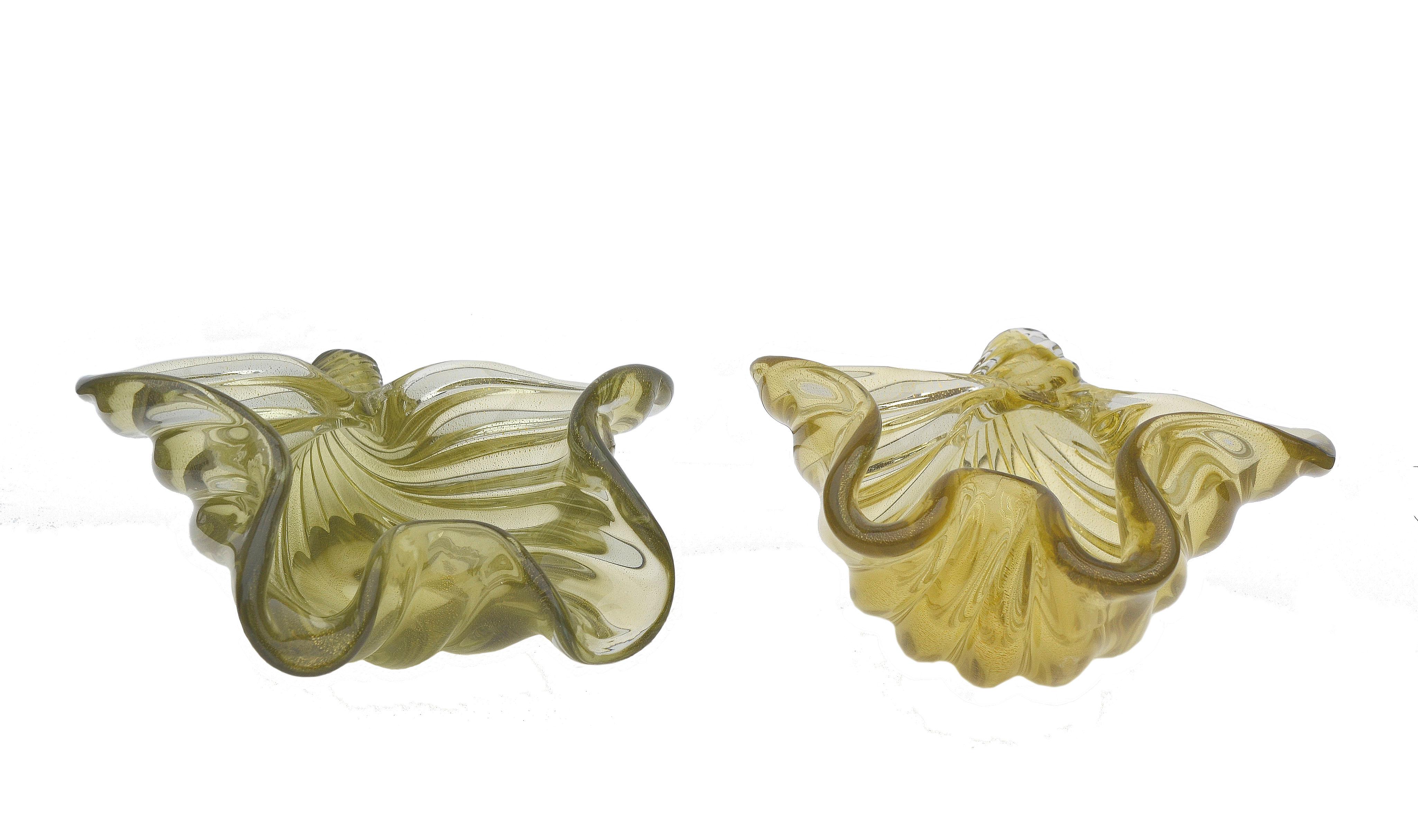 Mid-20th Century Two Alfredo Barbini Chartruese Avventurina Bowls, Murano, Italy