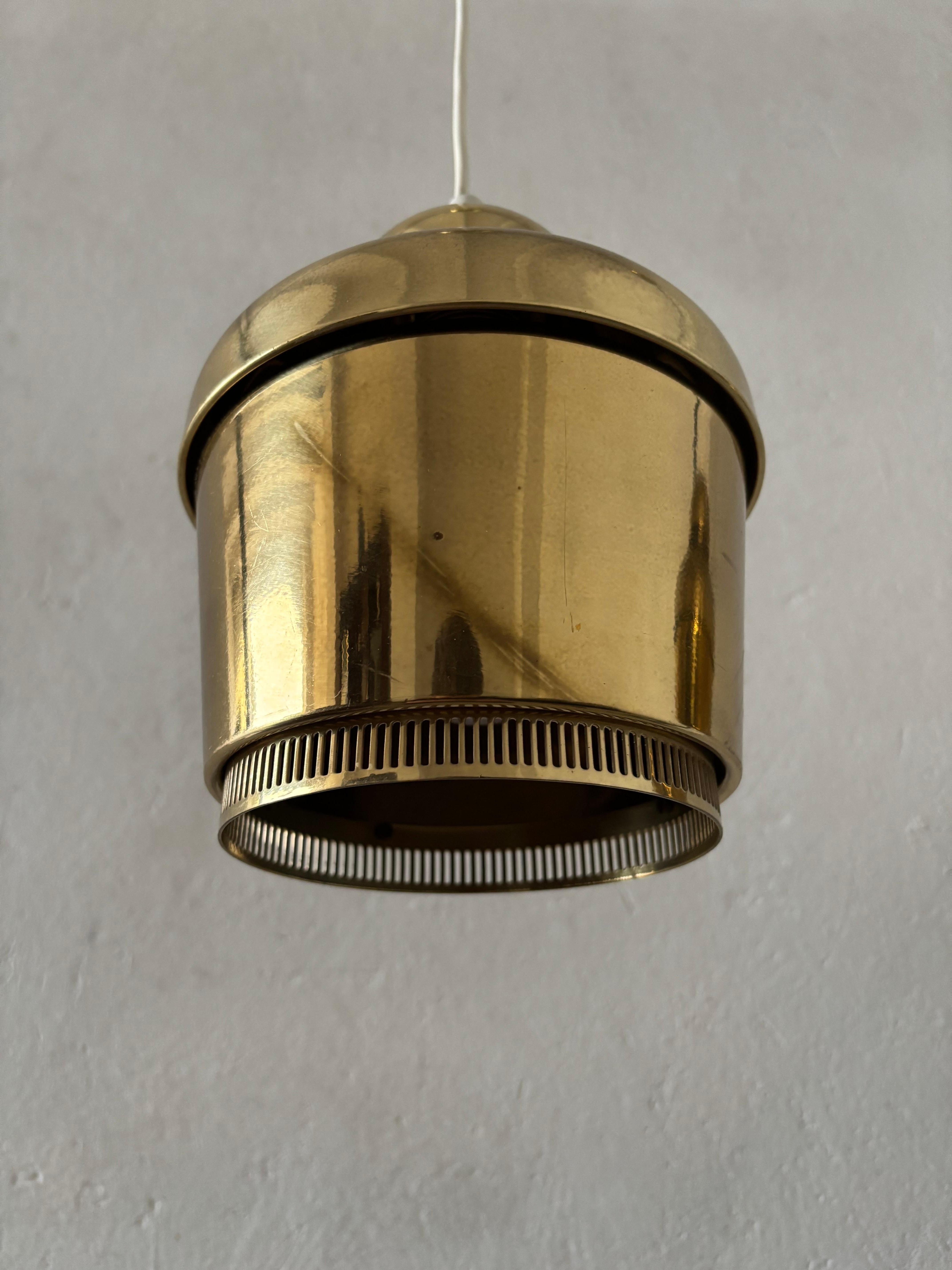 Scandinavo moderno Due lampade da soffitto Alvar Aalto, modello A 330 in vendita