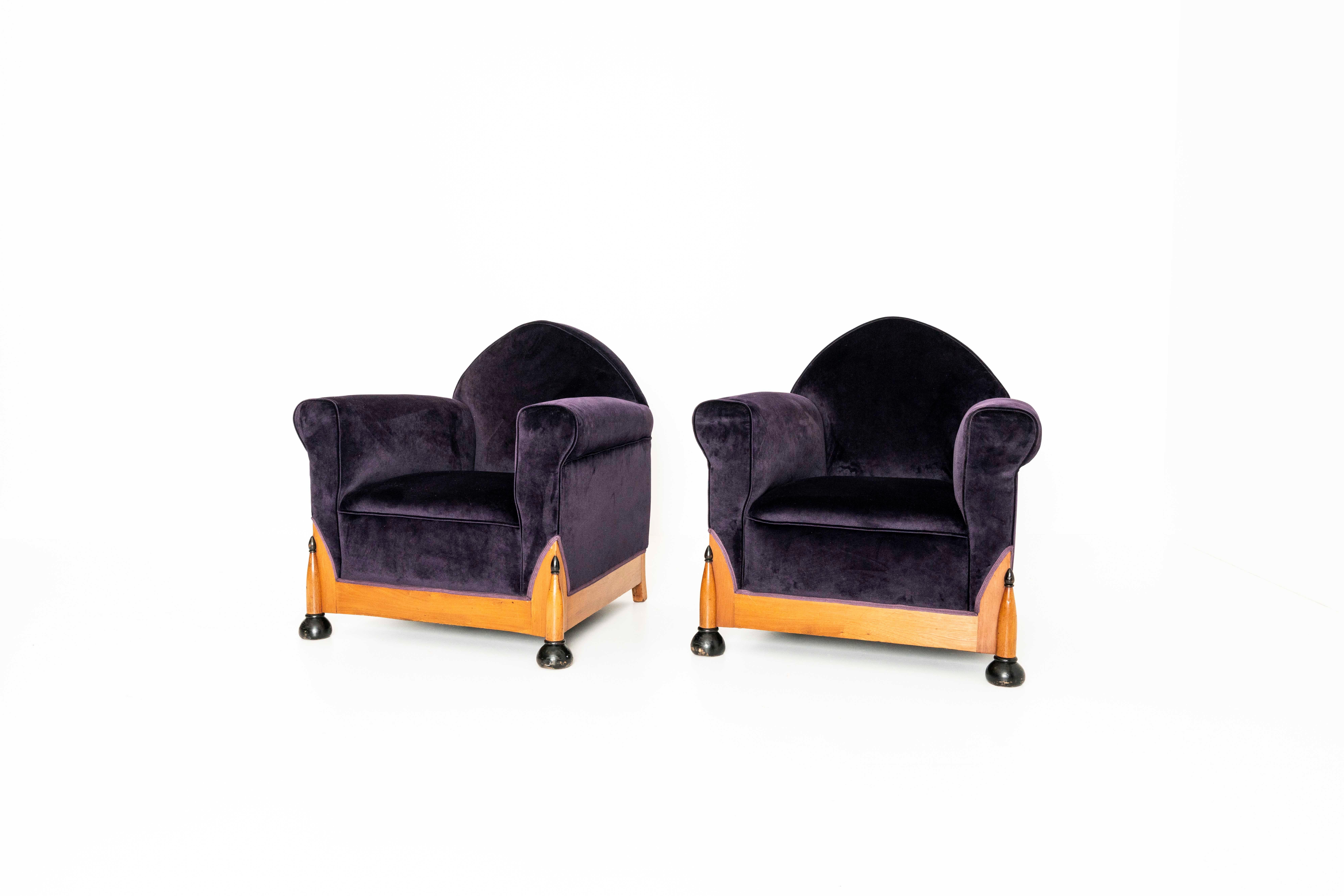 Beautiful set of Amsterdam School or Art Deco Arm Chairs in dark purple velvet, The Netherlands 1930s. These chairs have a robust design with details, like the feet, that are very recognizable for furniture in the 1920s/1930s. They recently have
