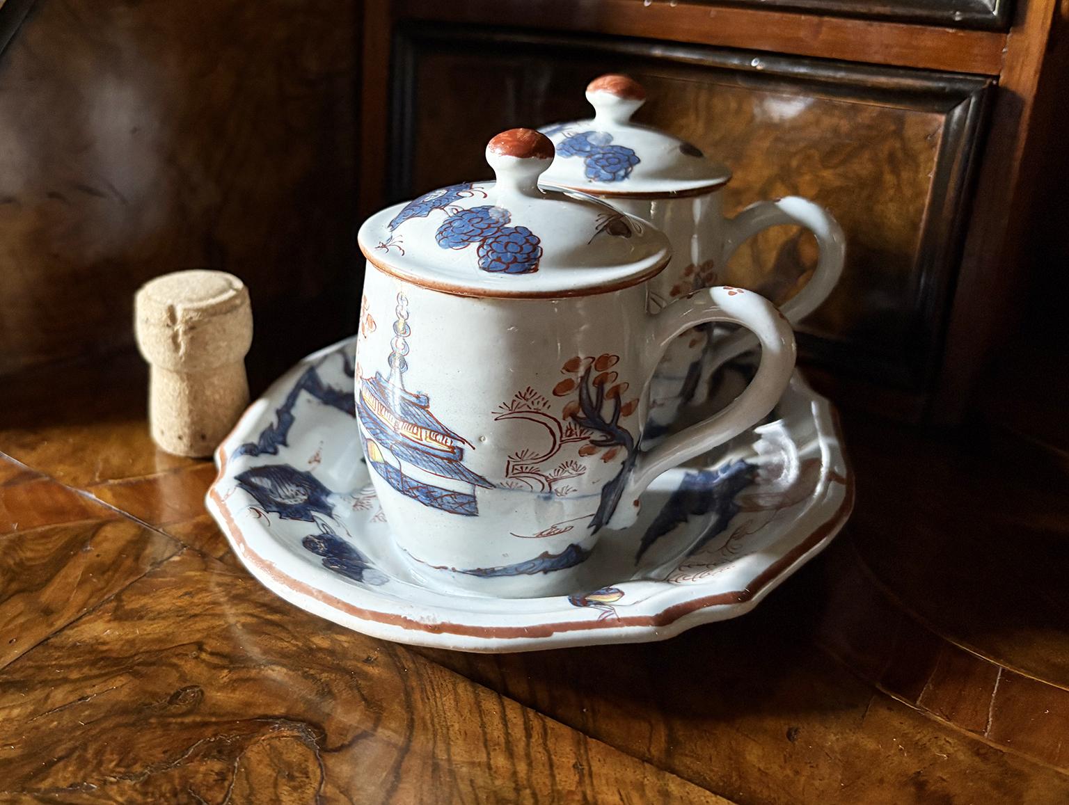 Deux pots de moutarde anciens en maïolique, Milan, 1745-1788 Circa en vente 13
