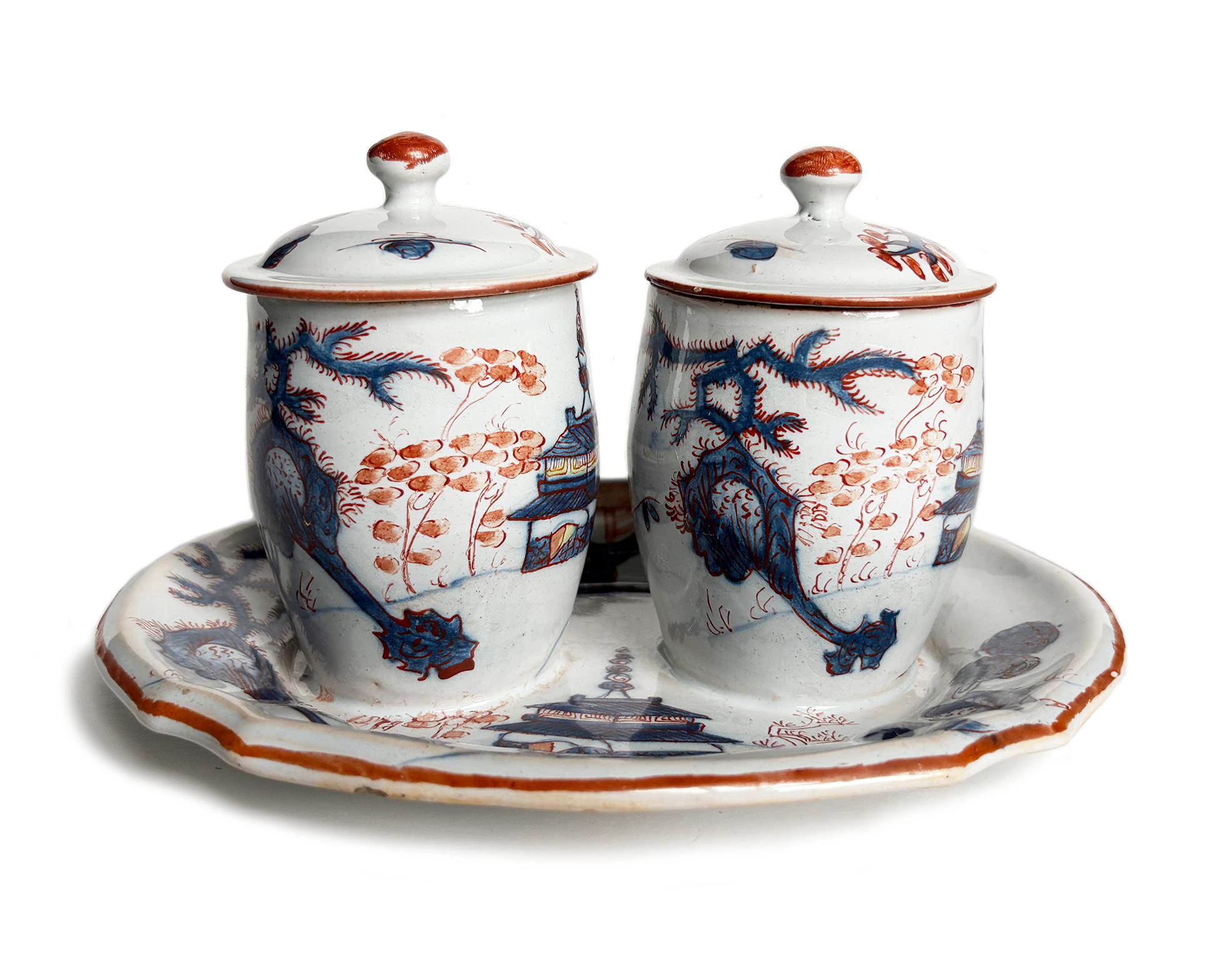 Rococo Deux pots de moutarde anciens en maïolique, Milan, 1745-1788 Circa en vente