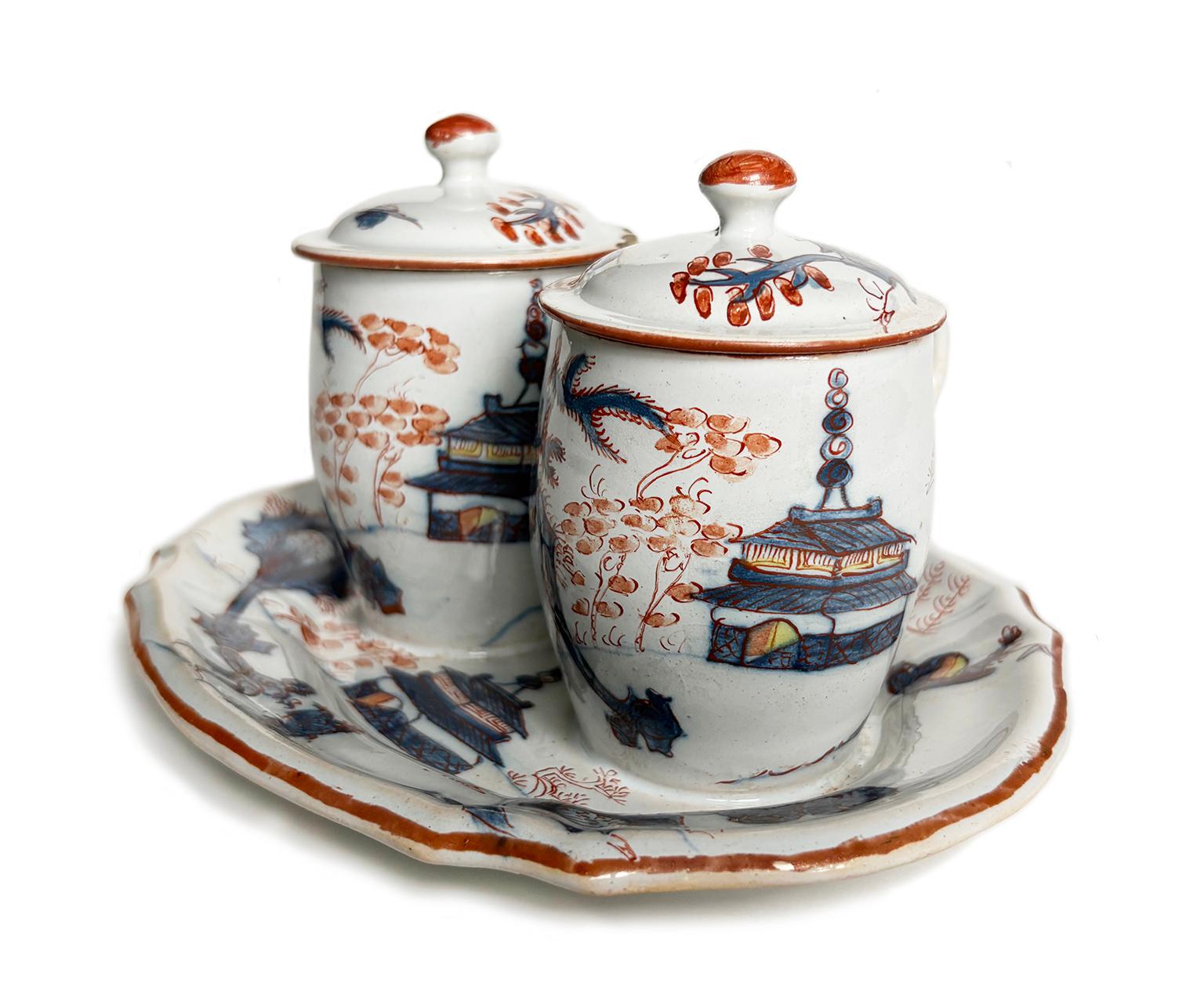 Italian Deux pots de moutarde anciens en maïolique, Milan, 1745-1788 Circa en vente