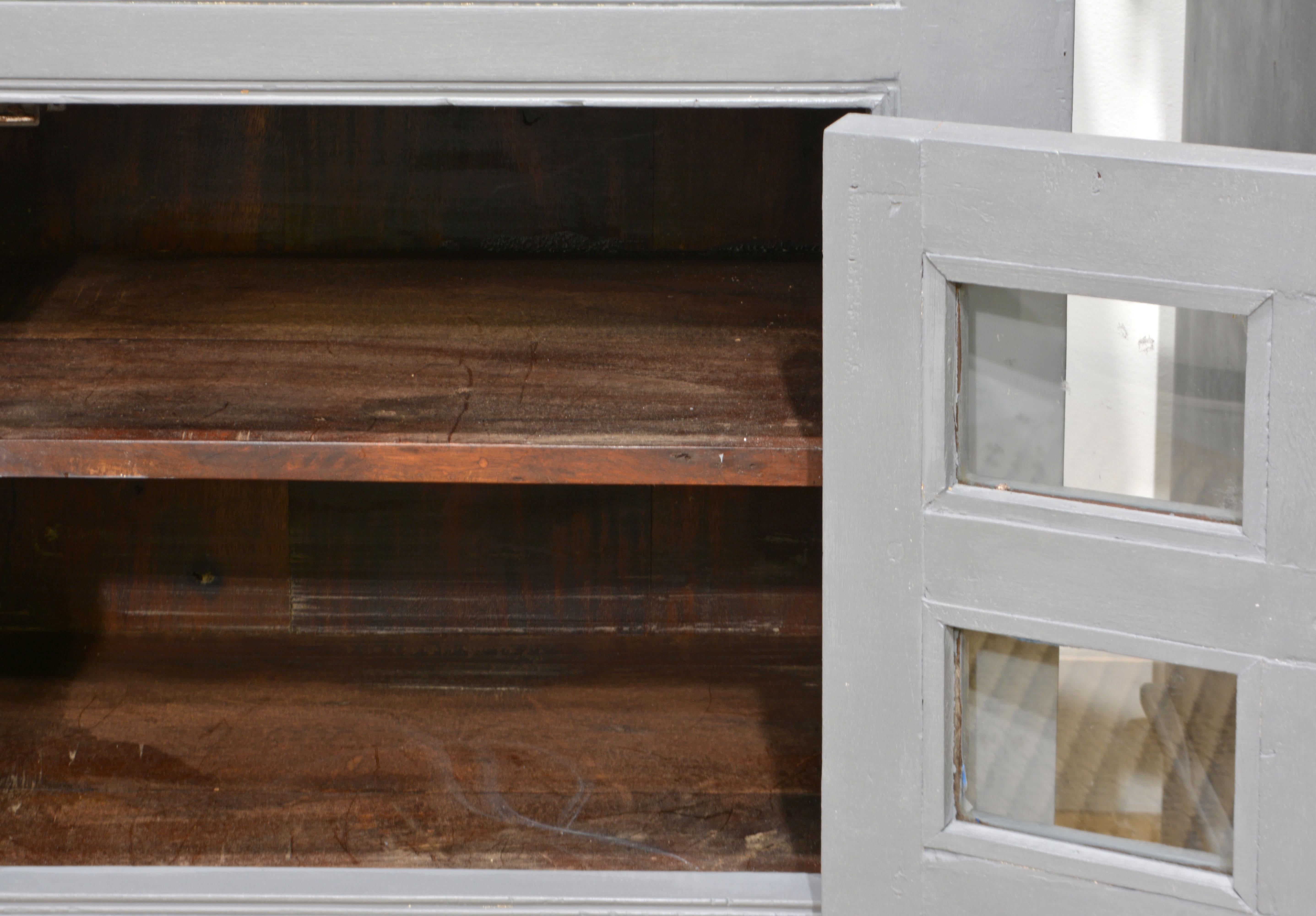 Two Anglo-Indian British Colonial Style Painted Hardwood Bedside Cabinets, 1950s For Sale 4