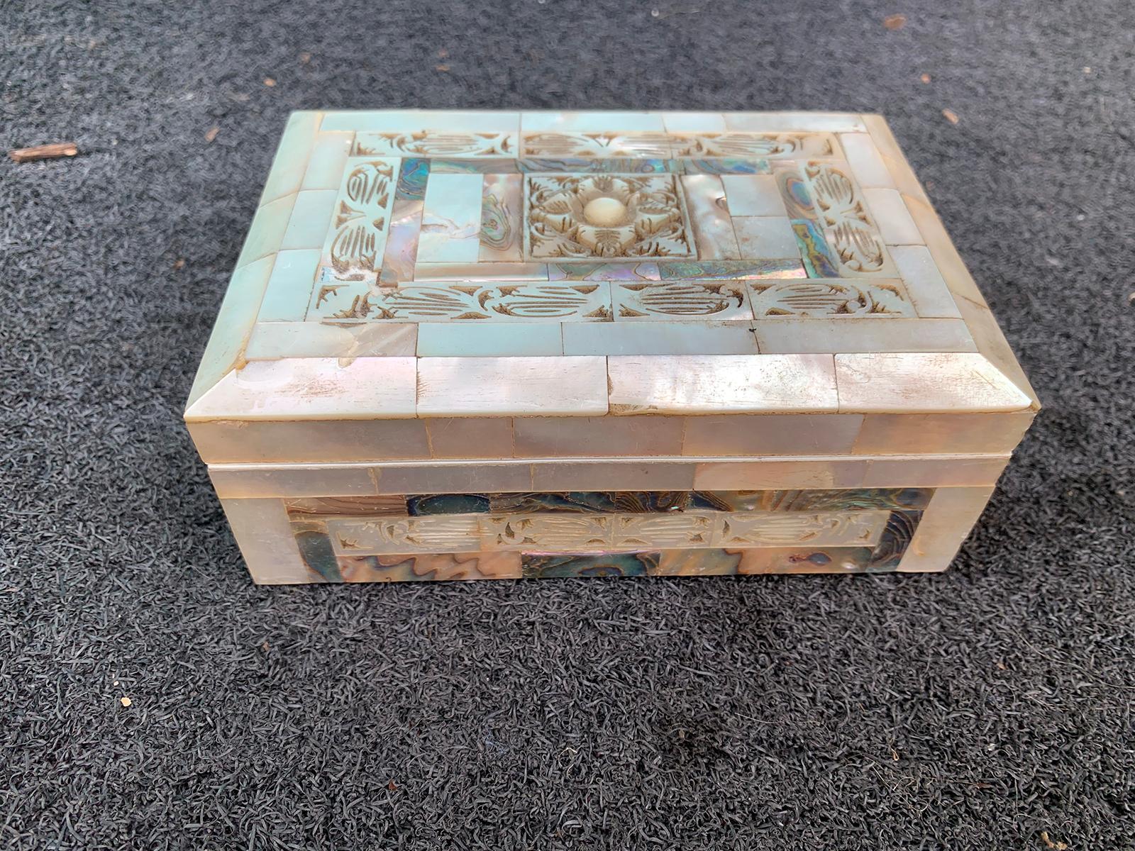Two similar Anglo-Indian Visakhapatnam mother of pearl inlaid boxes, circa 1920-1930s
Measures: Rectangular: 5.5