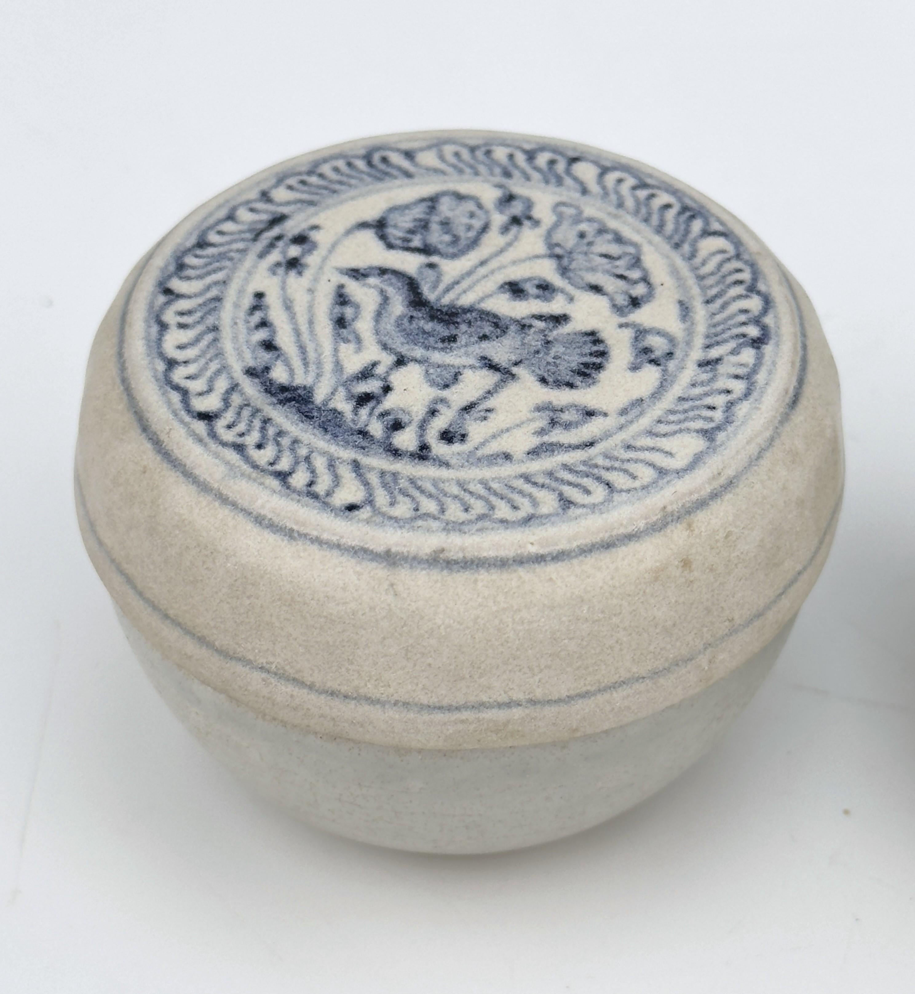 Glazed Two Annamese Covered Boxes with Bird and Plant Motif, 15th century, Le Dynasty For Sale