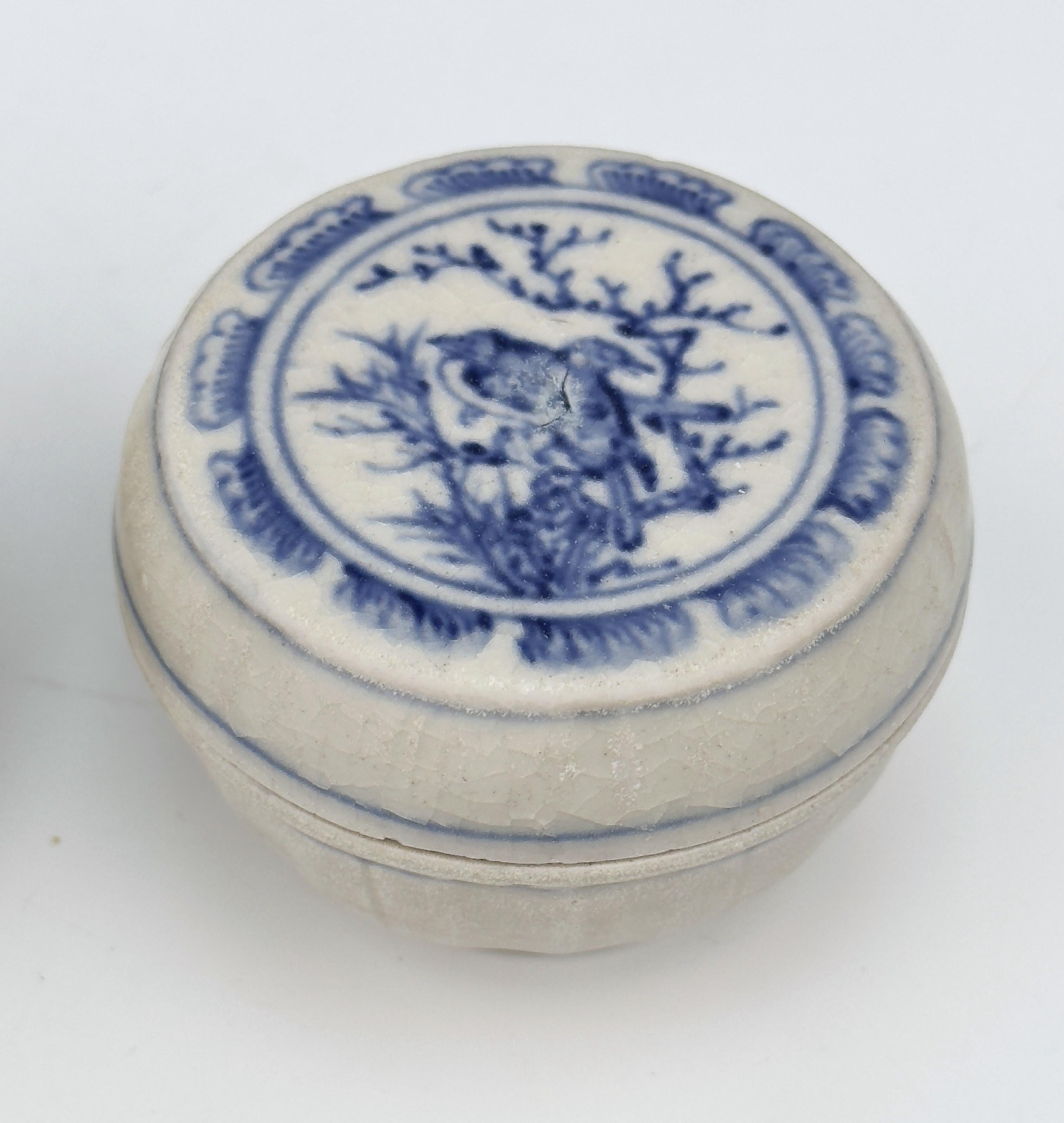 Two Annamese Covered Boxes with Bird and Plant Motif, 15th century, Le Dynasty In Good Condition For Sale In seoul, KR