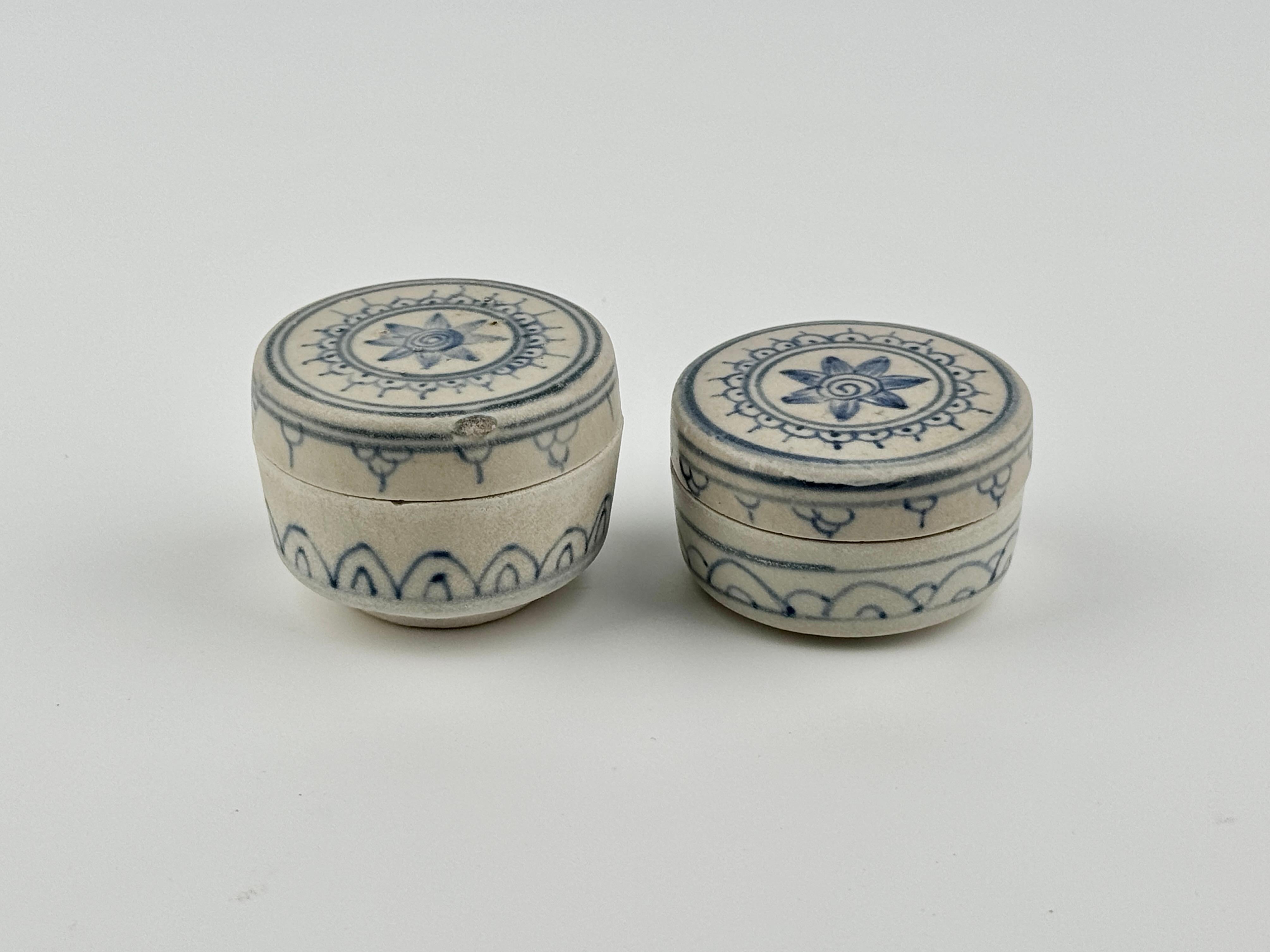 Vietnamese covered boxes with star like flower designs. Both are made of cream-colored base and blue designs, typical of Annamese stoneware.

Dates : 15th century Le Dynasty
Region : North Annam, Vietnam
Type : Covered box
Found/Acquired : Southeast