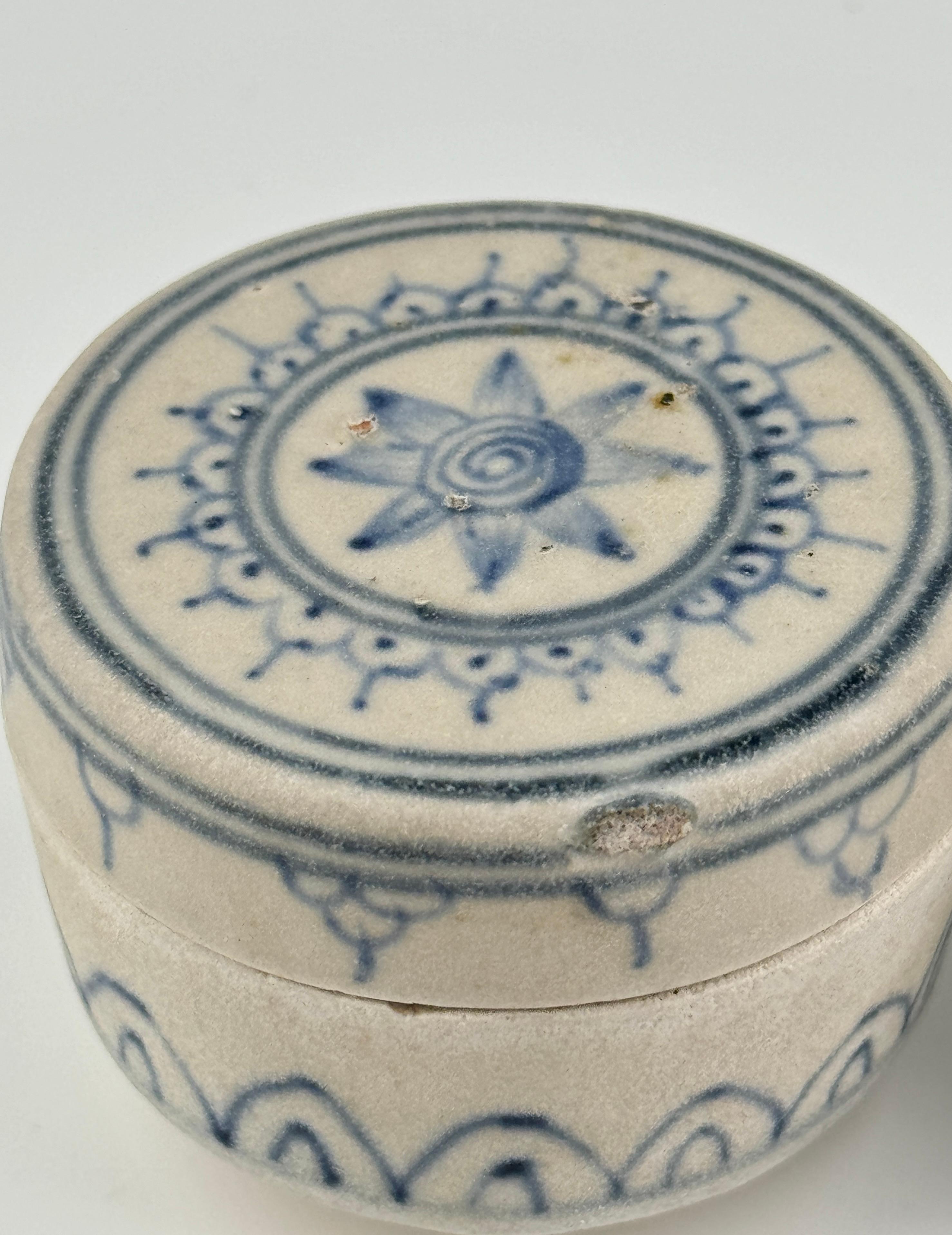 Glazed Two Annamese Miniature Covered Boxes with Flower, 15th century, Le Dynasty For Sale