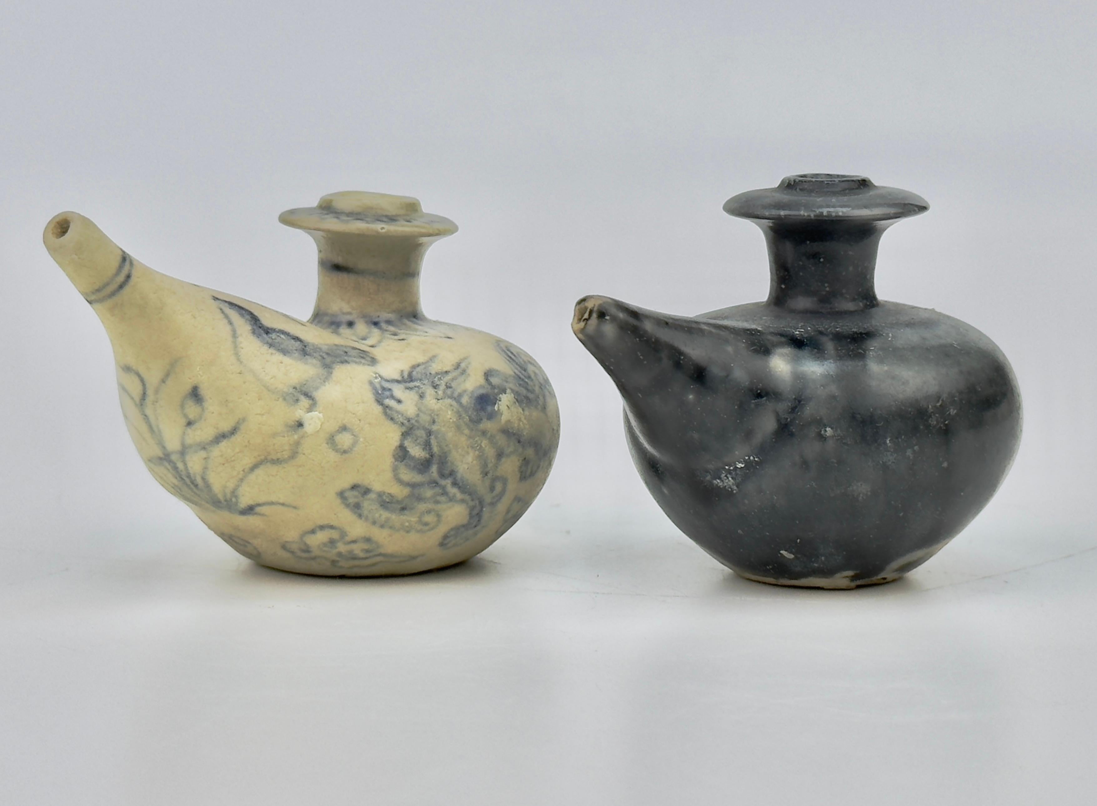 Vietnamese Two Annamese Miniature Kettle, 15th century, Le Dynasty For Sale
