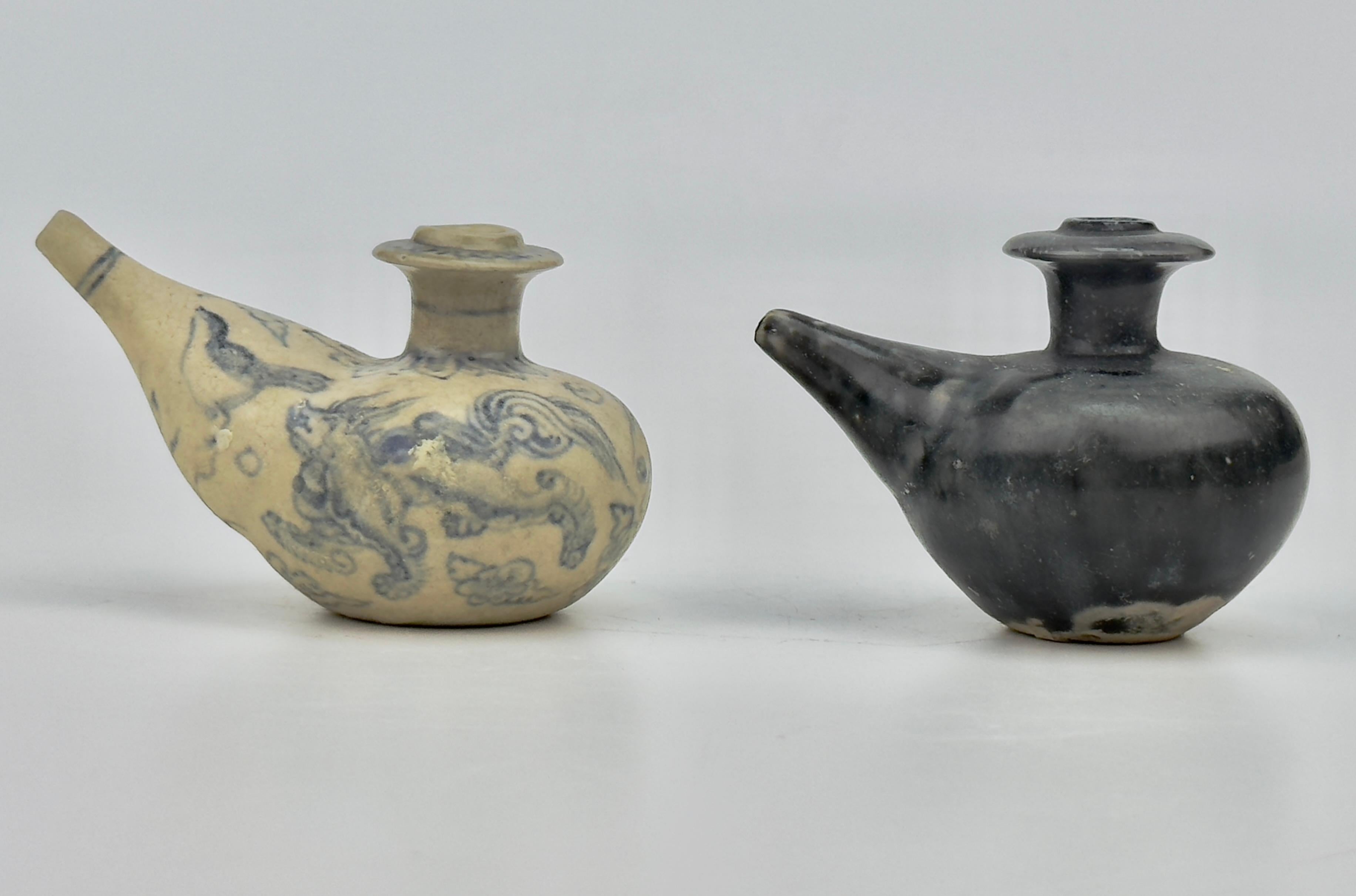 Glazed Two Annamese Miniature Kettle, 15th century, Le Dynasty For Sale