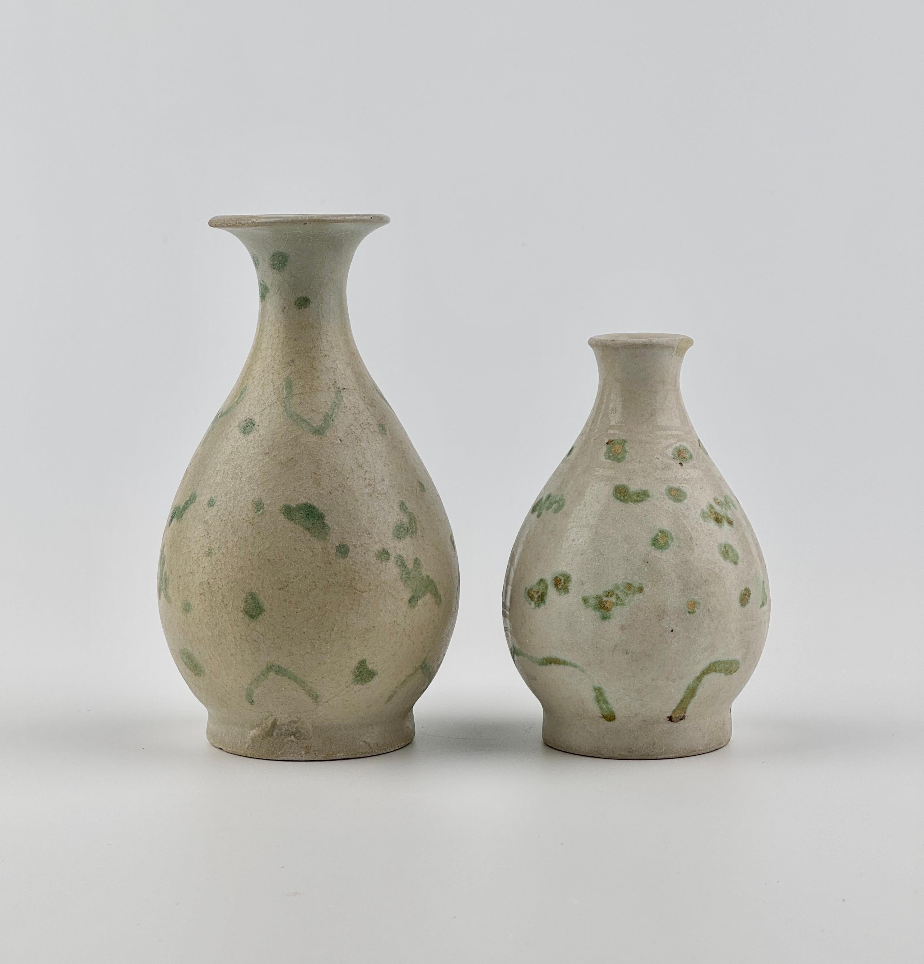 Ming Due piccoli Yuhuchunping annamesi, XV secolo, dinastia Le in vendita