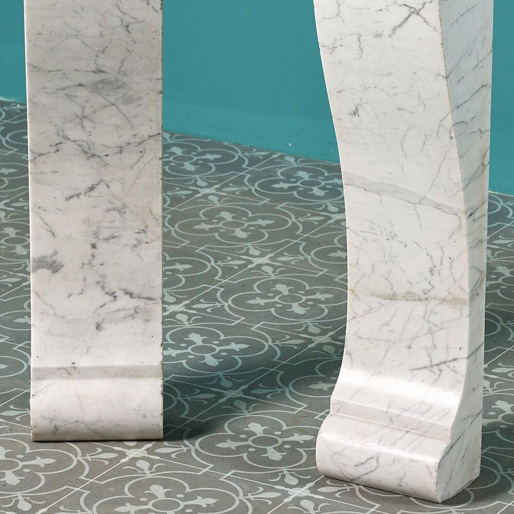 Zwei antike Kragsteine aus Carrara-Marmor (Englisch) im Angebot