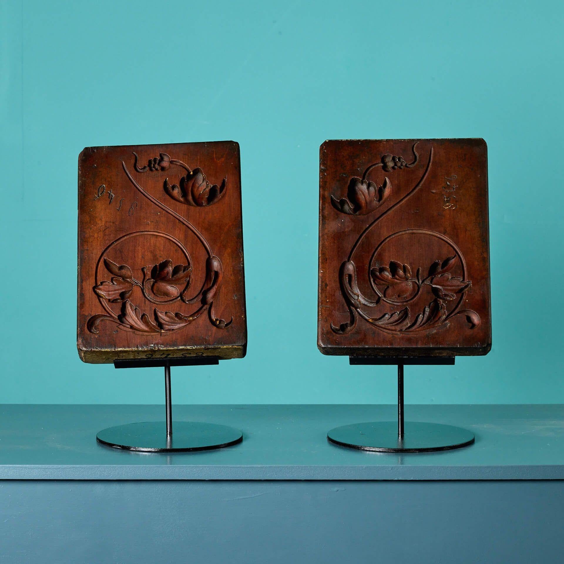 Victorien Deux moules en bois sculptés anciens, collection Tucker en vente