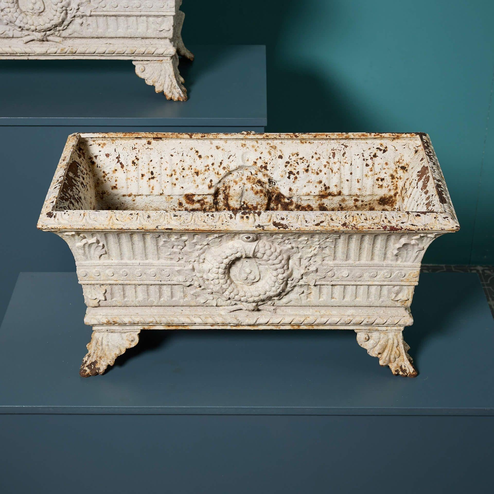 Paire de jardinières anciennes en fonte en vente 1