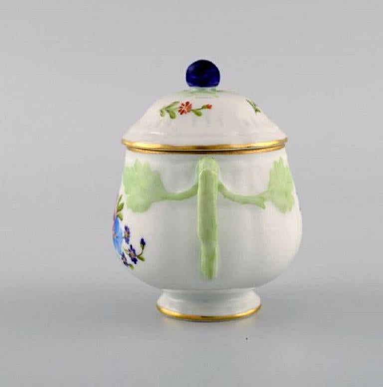 Antike cremefarbene Tassen aus handbemaltem Porzellan, frühes 20. Jahrhundert (Unbekannt) im Angebot