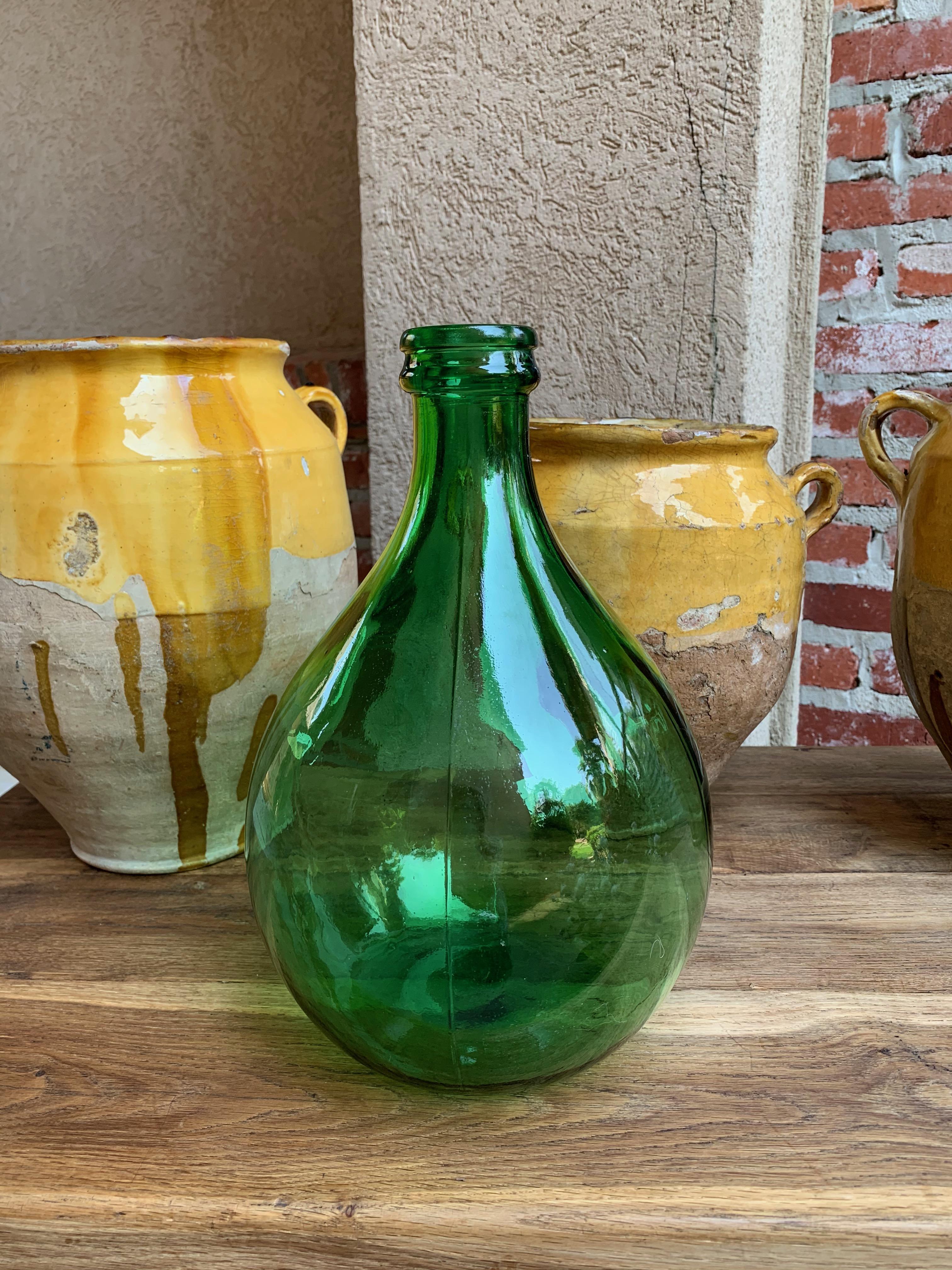 Zwei antike europäische grünes Glas Demijohn:: Carboy Weinkrug Italienisch Villani (20. Jahrhundert)
