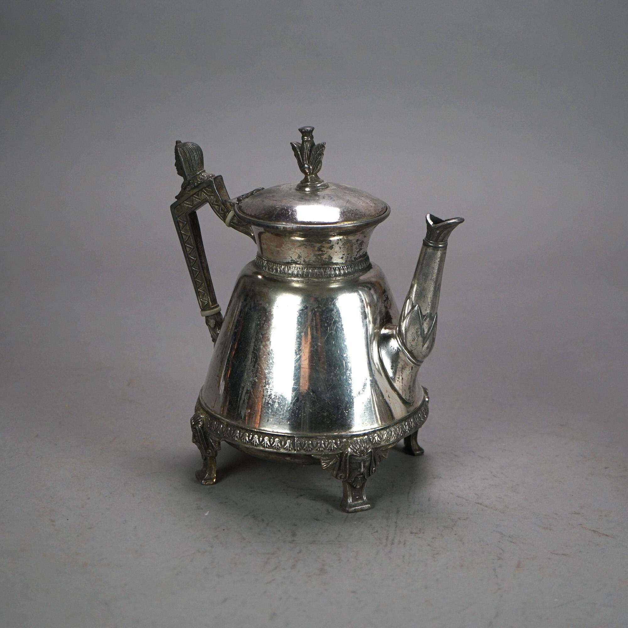 Due antiche teiere con piede e figure placcate in argento C1890 In condizioni buone in vendita a Big Flats, NY