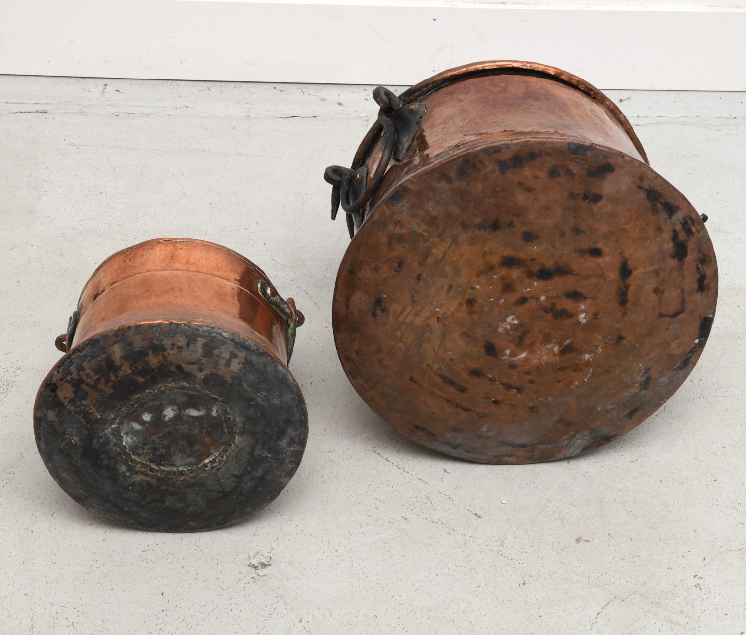 Two Antique French Copper Pots with Iron Snake Form Handles In Good Condition In Morristown, NJ