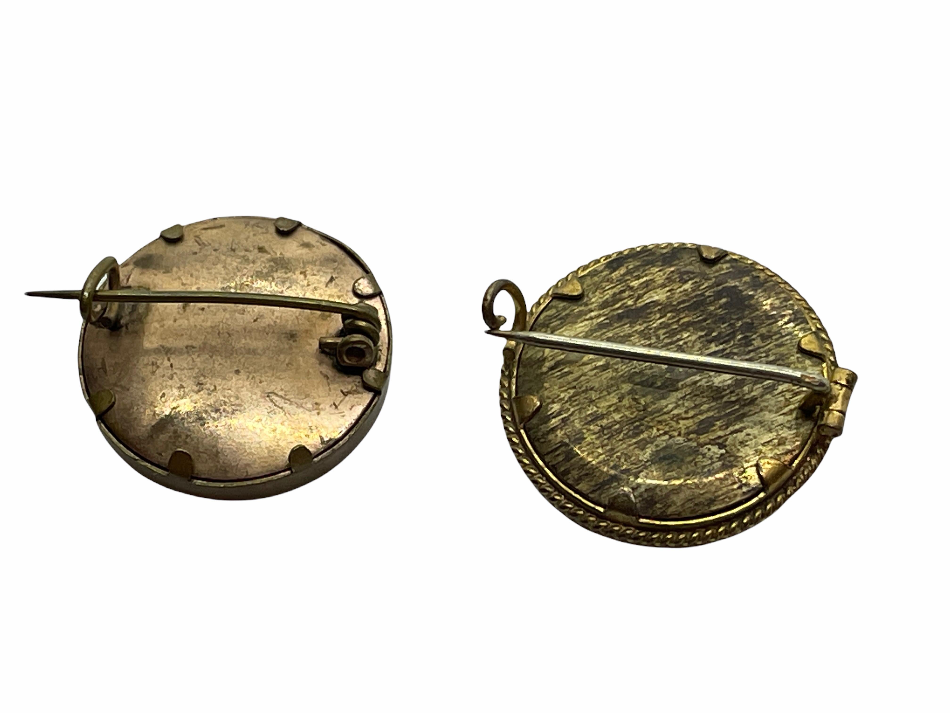 Début du 20ème siècle Deux broches anciennes en ormolu en forme d'épingle à mémoire avec bijoux de style Art nouveau allemand, années 1900 en vente
