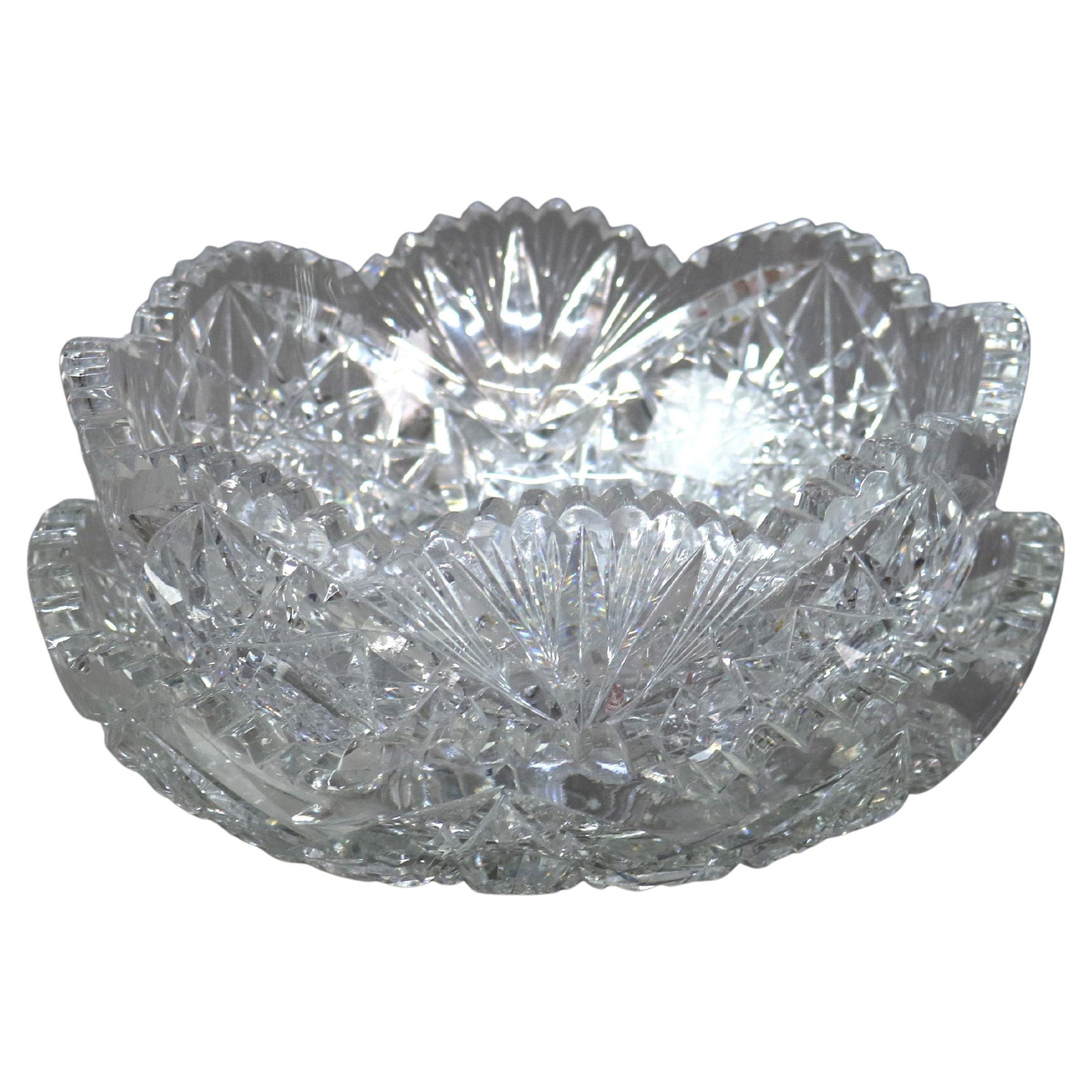 Deux bols anciens en verre taillé brillant de l'école Hawkes C1890

Bol - 3 1/2