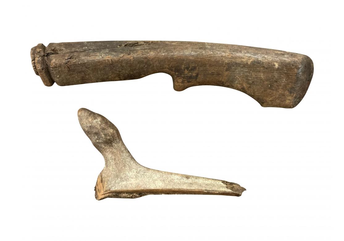Zwei antike anthropomorphe Werkzeuggriffe der Inuit/Eskimo im Angebot 6