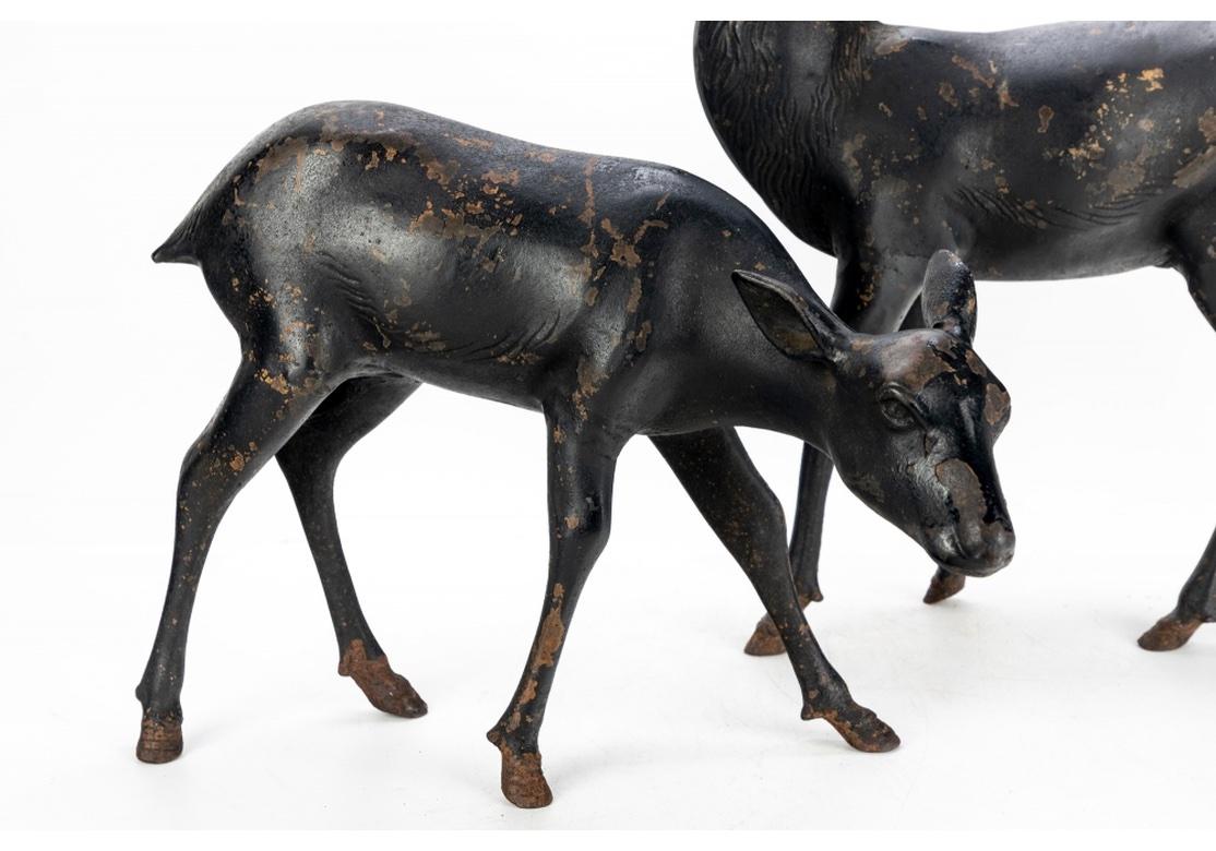 Deux sculptures de jardin anciennes de cerf et de biche en vente 5