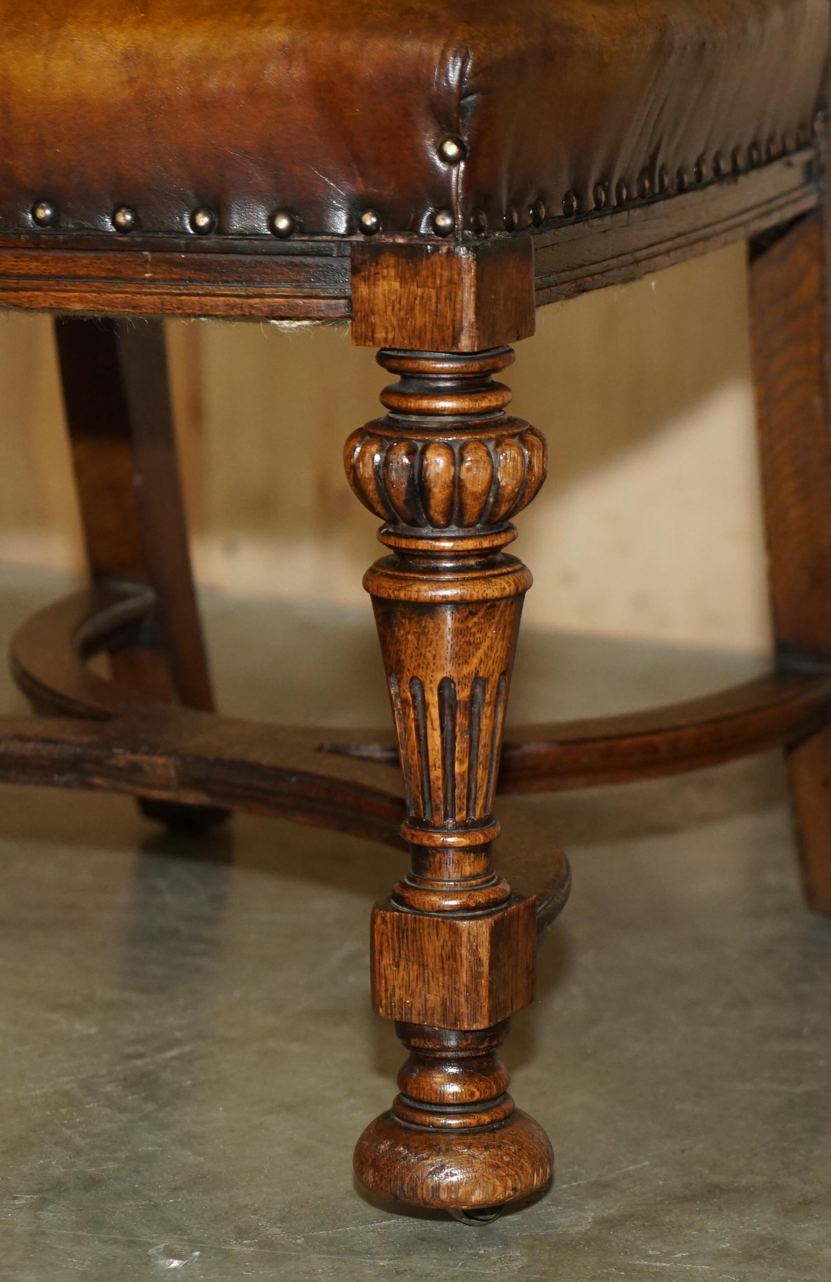 TWO ANTIQUE ITALIAN GRAND TOUR CORINTHIAN PILLAR BROWN LEATHER SIDE HALL CHAIRs For Sale 3
