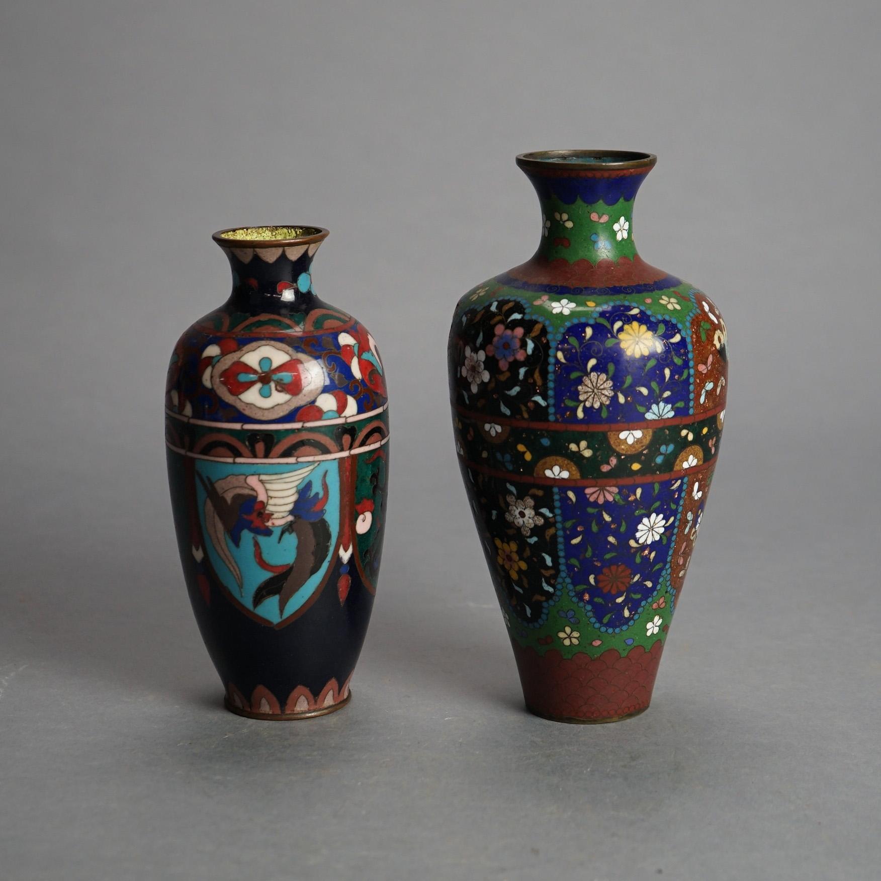 Deux vases japonais anciens émaillés cloisonnés C1920

Mesures - 8 