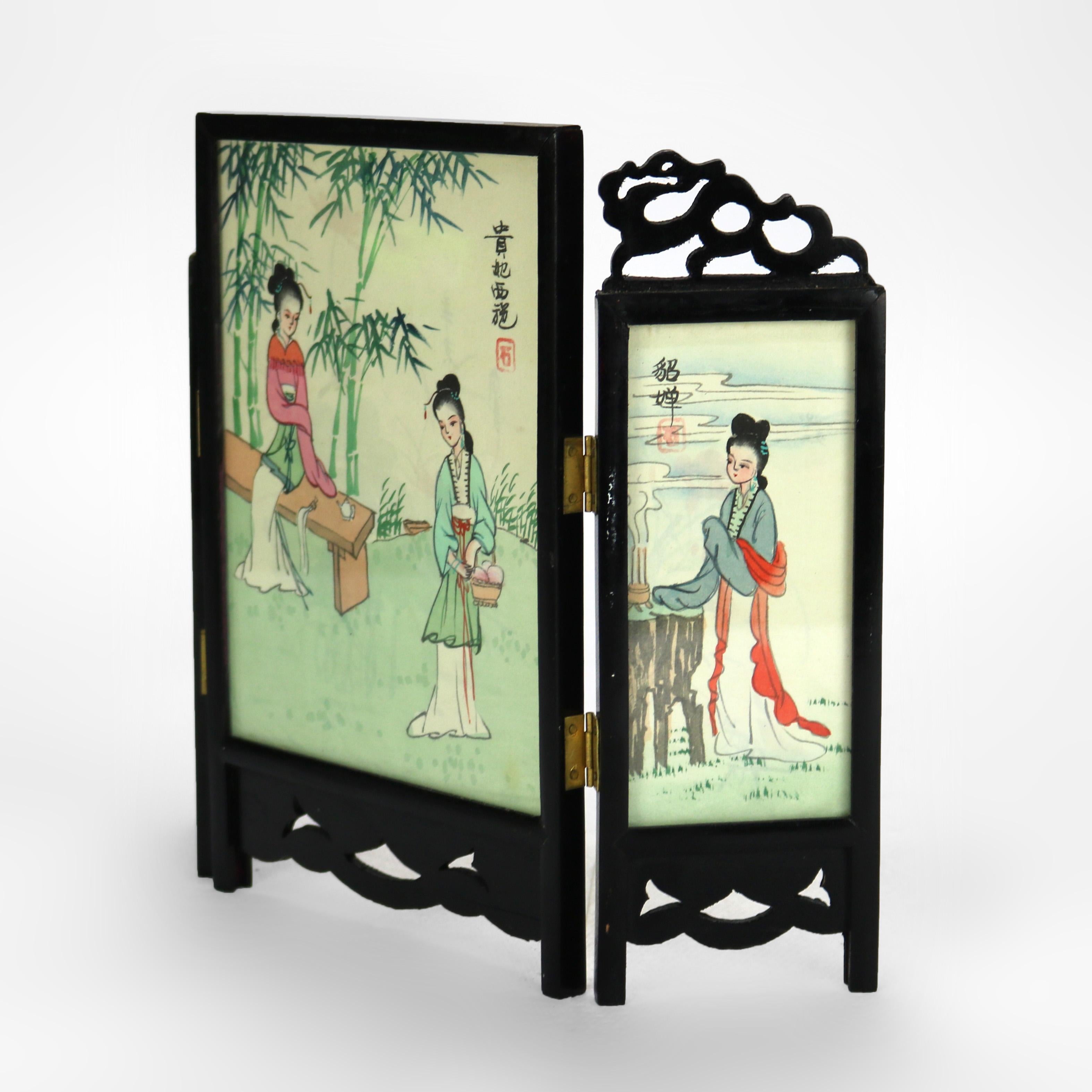 20ième siècle Deux paravents de table triptyque japonais anciens peints à la main en vente