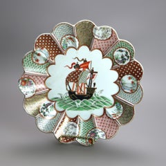 Zwei antike japanische Imari Porcelain Showteller mit Drachen und Schiff C1920