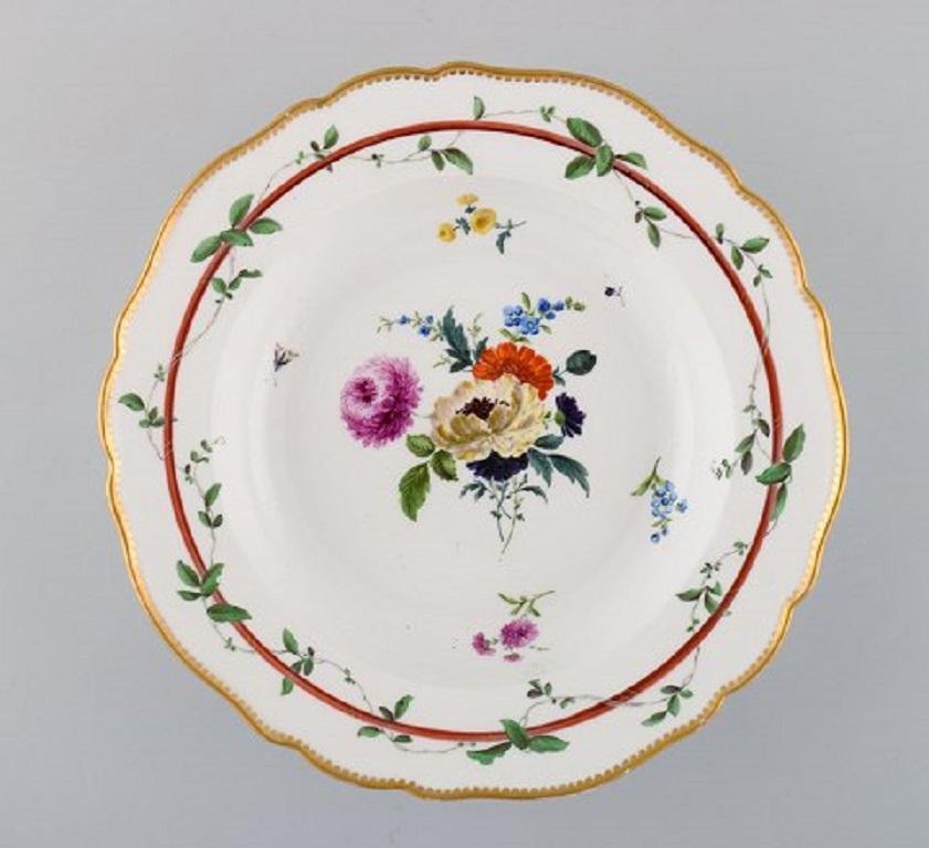 Deux assiettes profondes anciennes de Meissen en porcelaine percée à motifs floraux Bon état - En vente à Copenhagen, DK