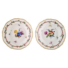Dos platos hondos antiguos de Meissen en porcelana perforada con motivos florales