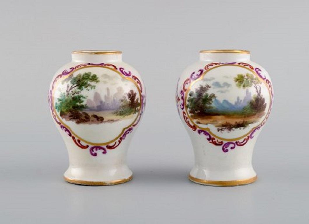 Two antique Meissen miniature vases in hand-painted porcelain with romantic scenes. 19th century.
Measures: 8 x 6.2 cm.
In excellent condition.
Stamped.
1st factory quality.