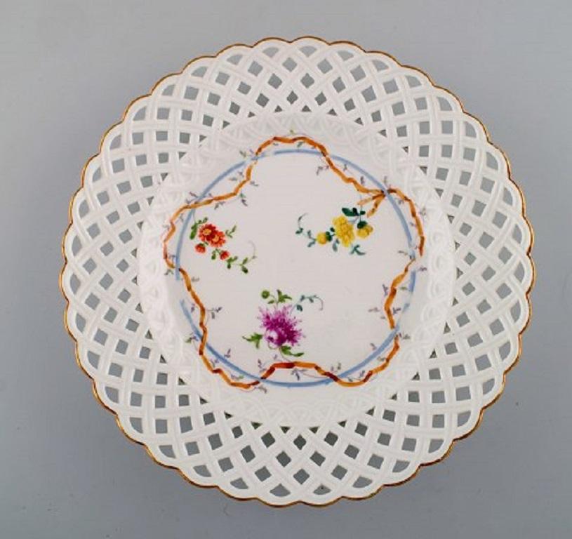 German Two Antique Meissen Plates in Pierced Porcelain with Hand Painted Floral Motifs For Sale