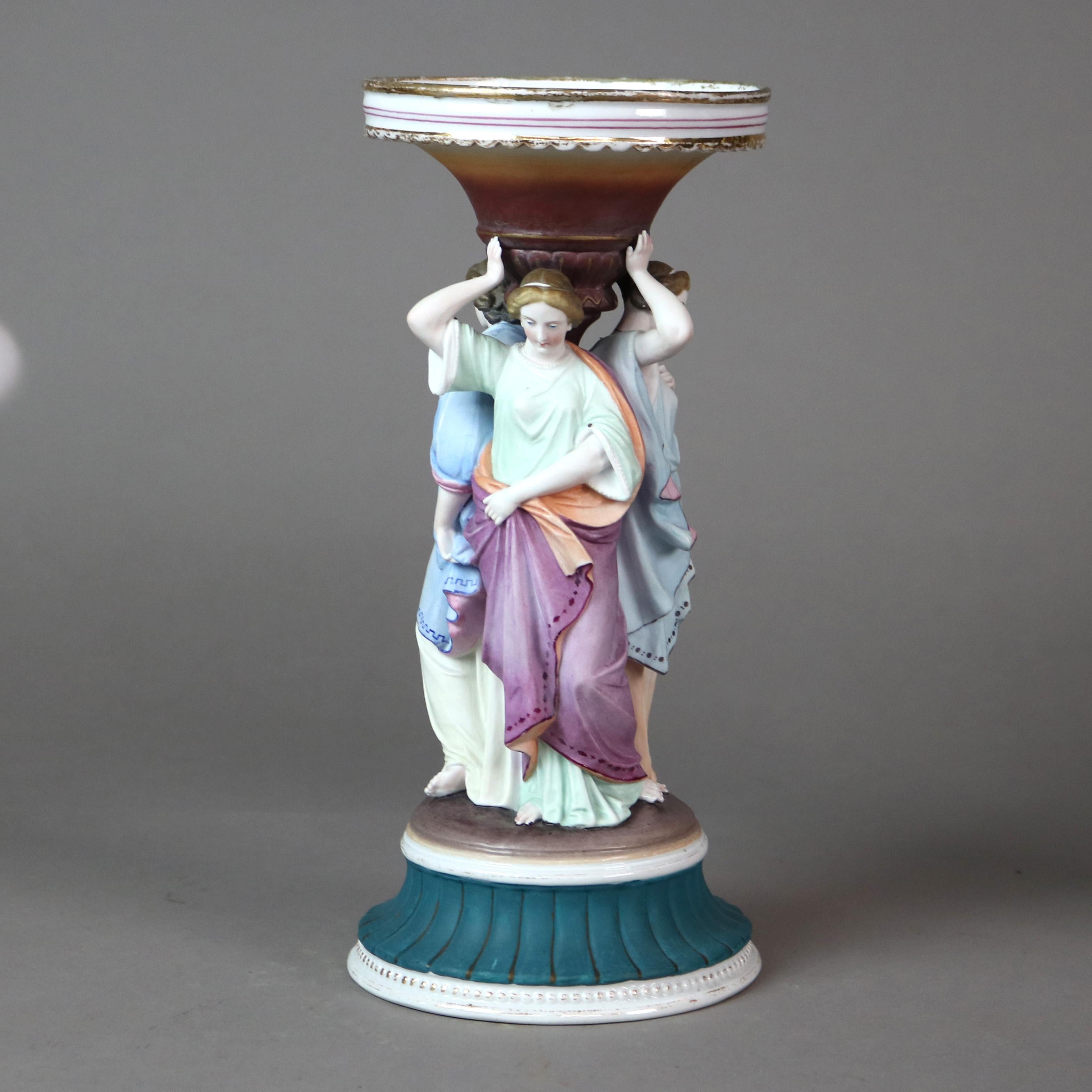 Dos Antiguos Candeleros de Porcelana Pintados a Mano Figurales de 3 Gracias a la Manera de Meissen, c1920

Medidas - 12 1/4