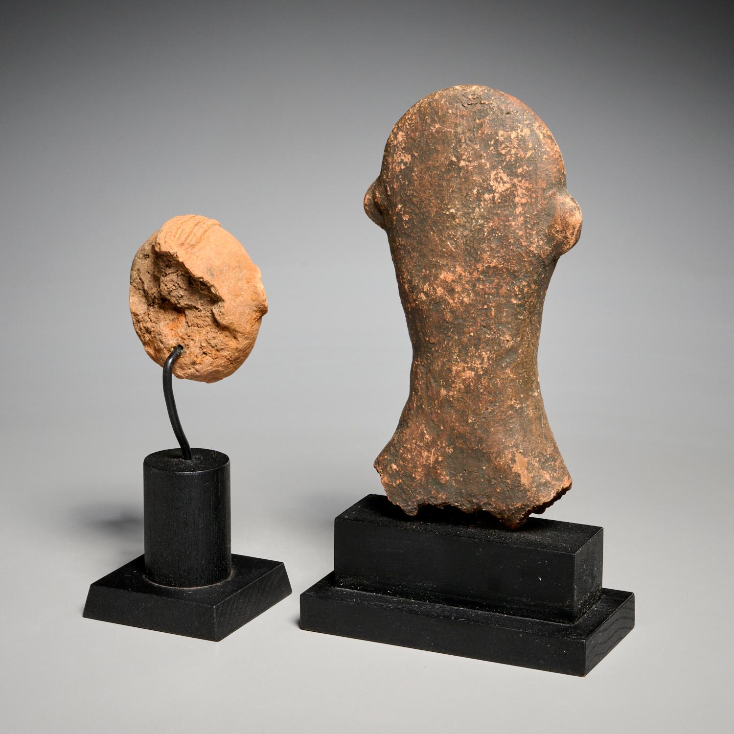 Two Antique Niger Bura Peoples Fired Clay Heads on Stands  In Good Condition For Sale In Morristown, NJ
