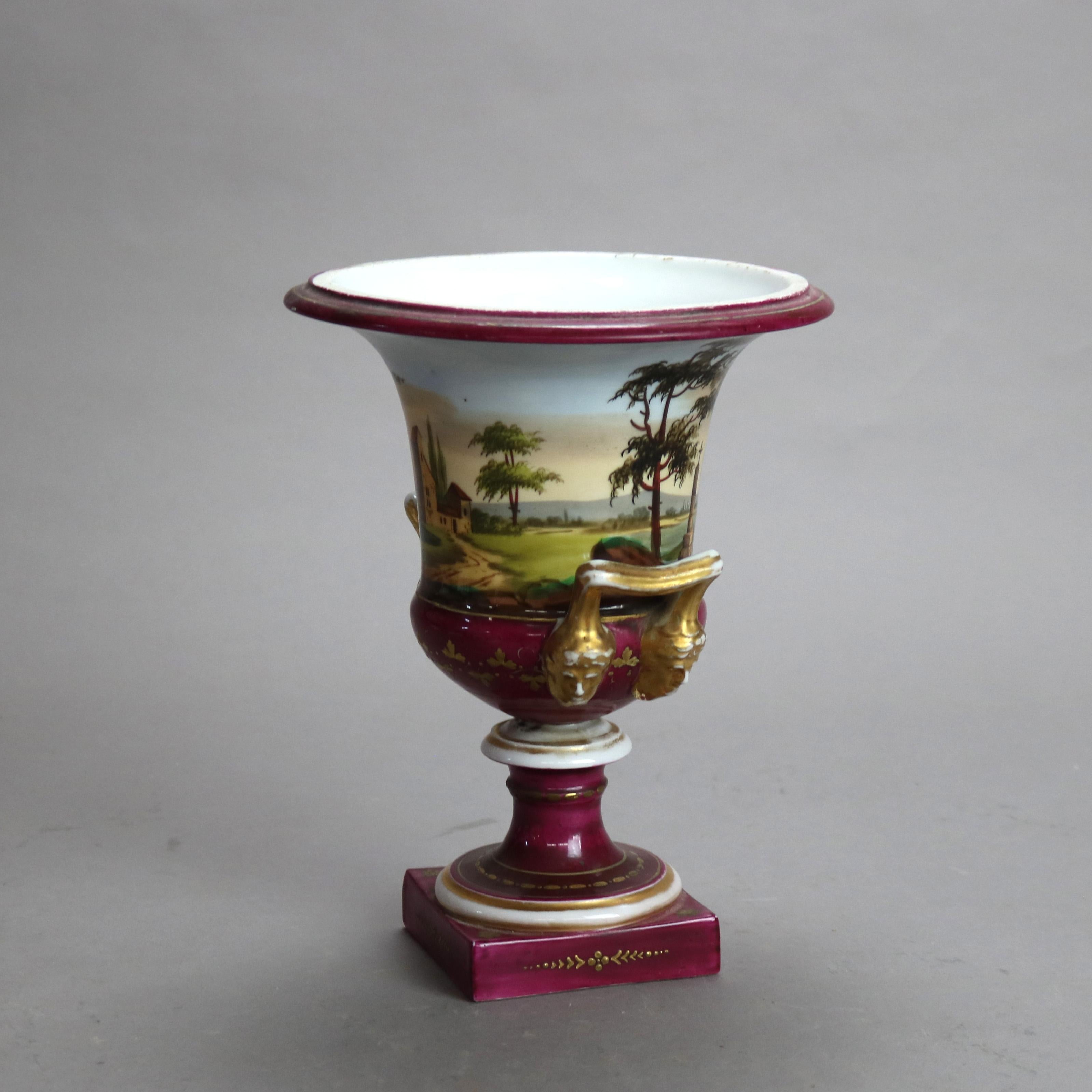 Deux urnes anciennes en porcelaine de Paris peinte à la main et dorée C1890 en vente 2