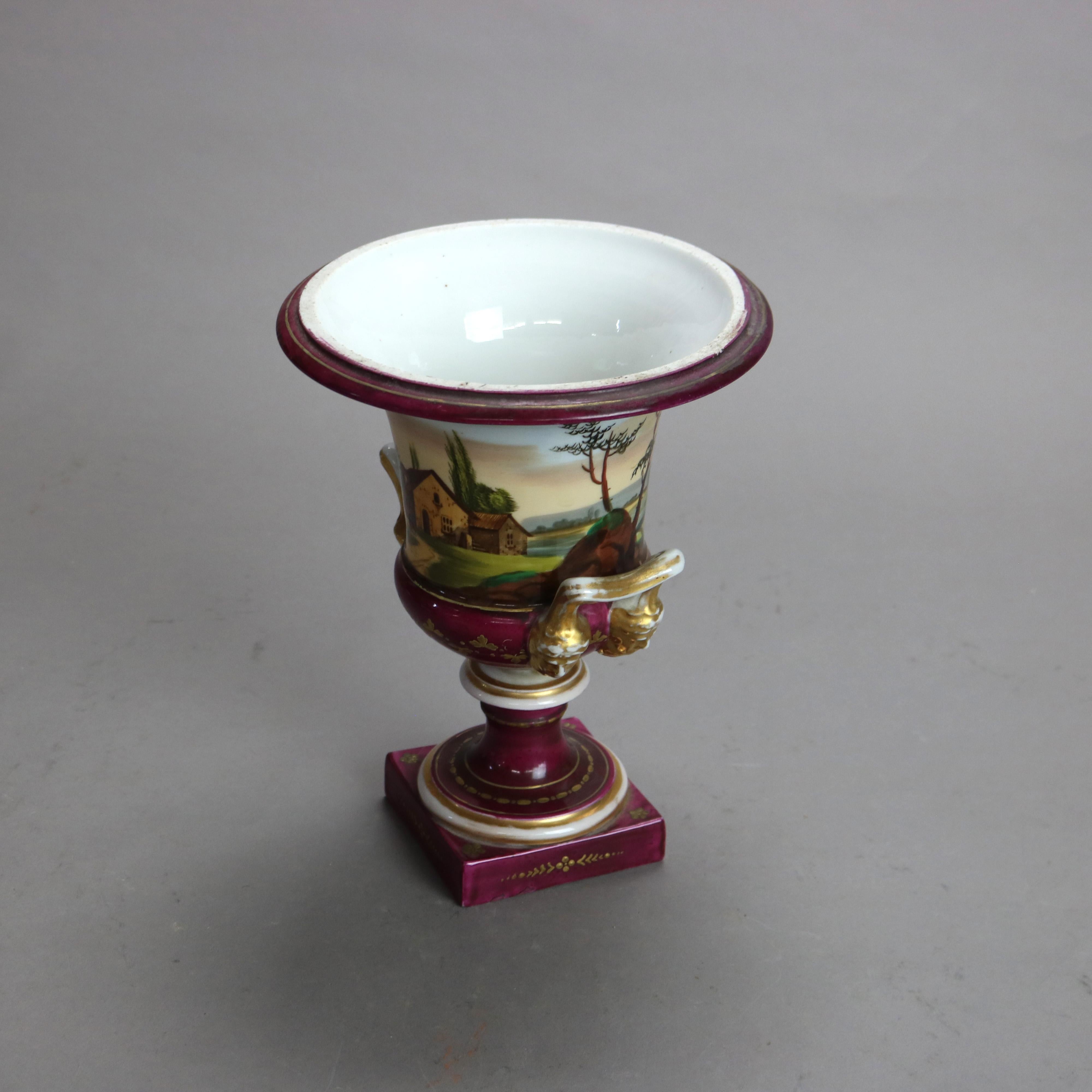 Deux urnes anciennes en porcelaine de Paris peinte à la main et dorée C1890 en vente 4
