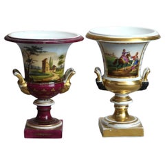 Zwei antike Old Paris Porzellan Classic Hand gemalt & vergoldete Urnen C1890