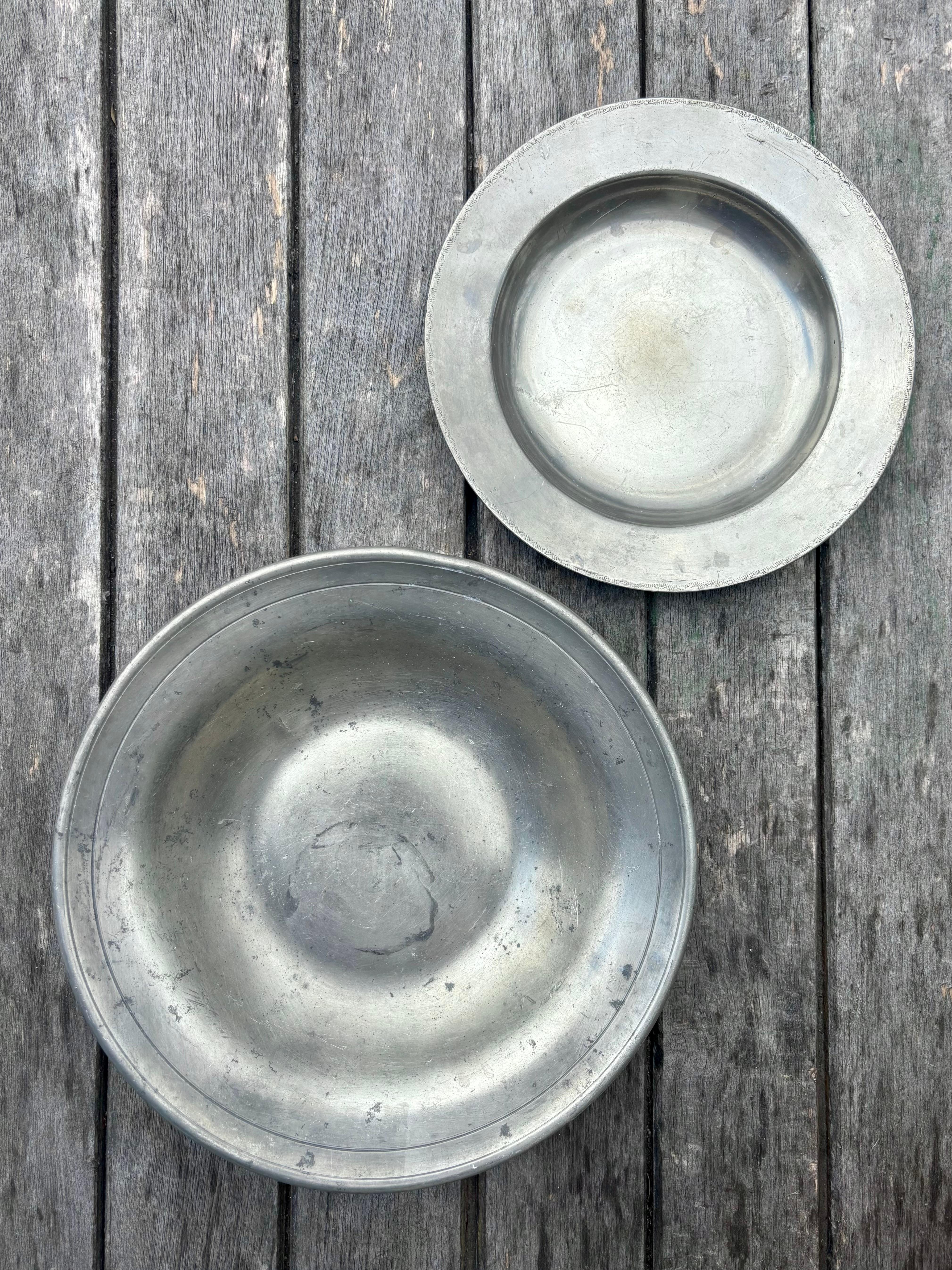Two Antique Pewter Dishes, Just Andersen, circa 1930s In Good Condition For Sale In Copenhagen, DK