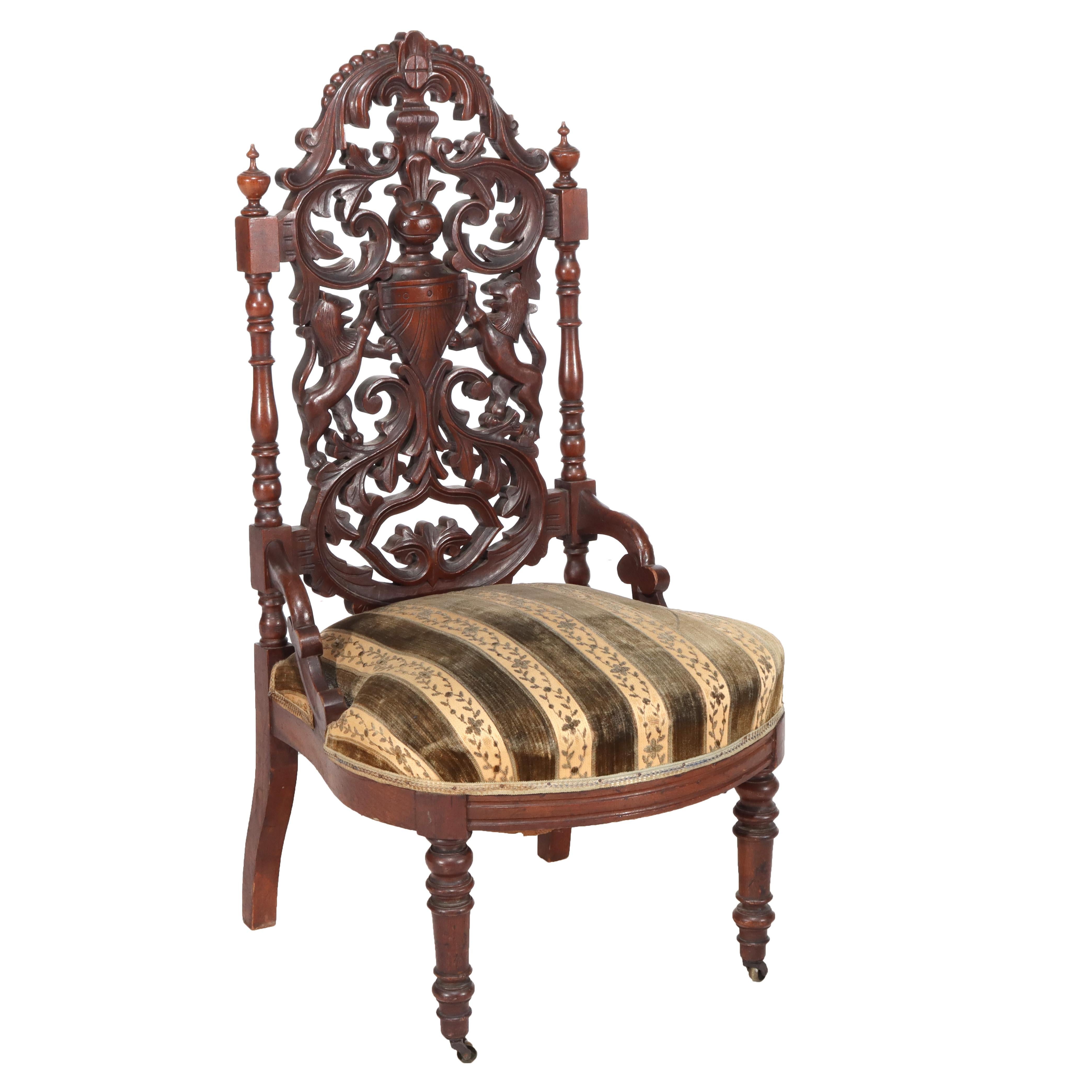 Dos antiguas sillas laterales de nogal reticulado renacentista C1870 siglo XIX en venta