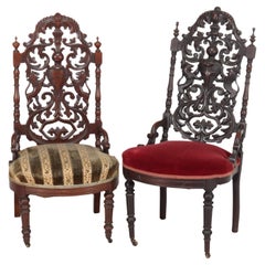 Dos antiguas sillas laterales de nogal reticulado renacentista C1870
