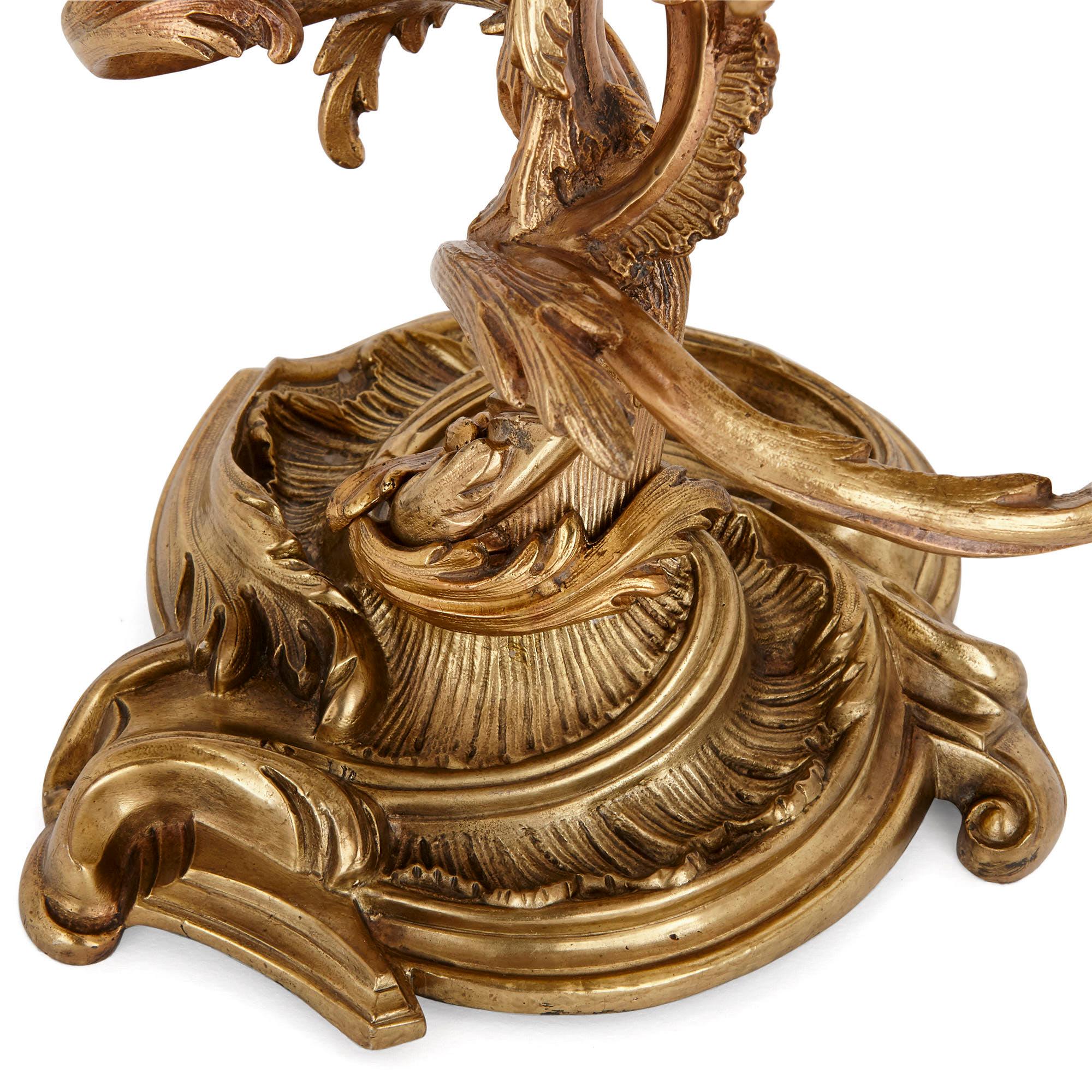 Dorato Due antichi candelabri rococò in ormolu in vendita